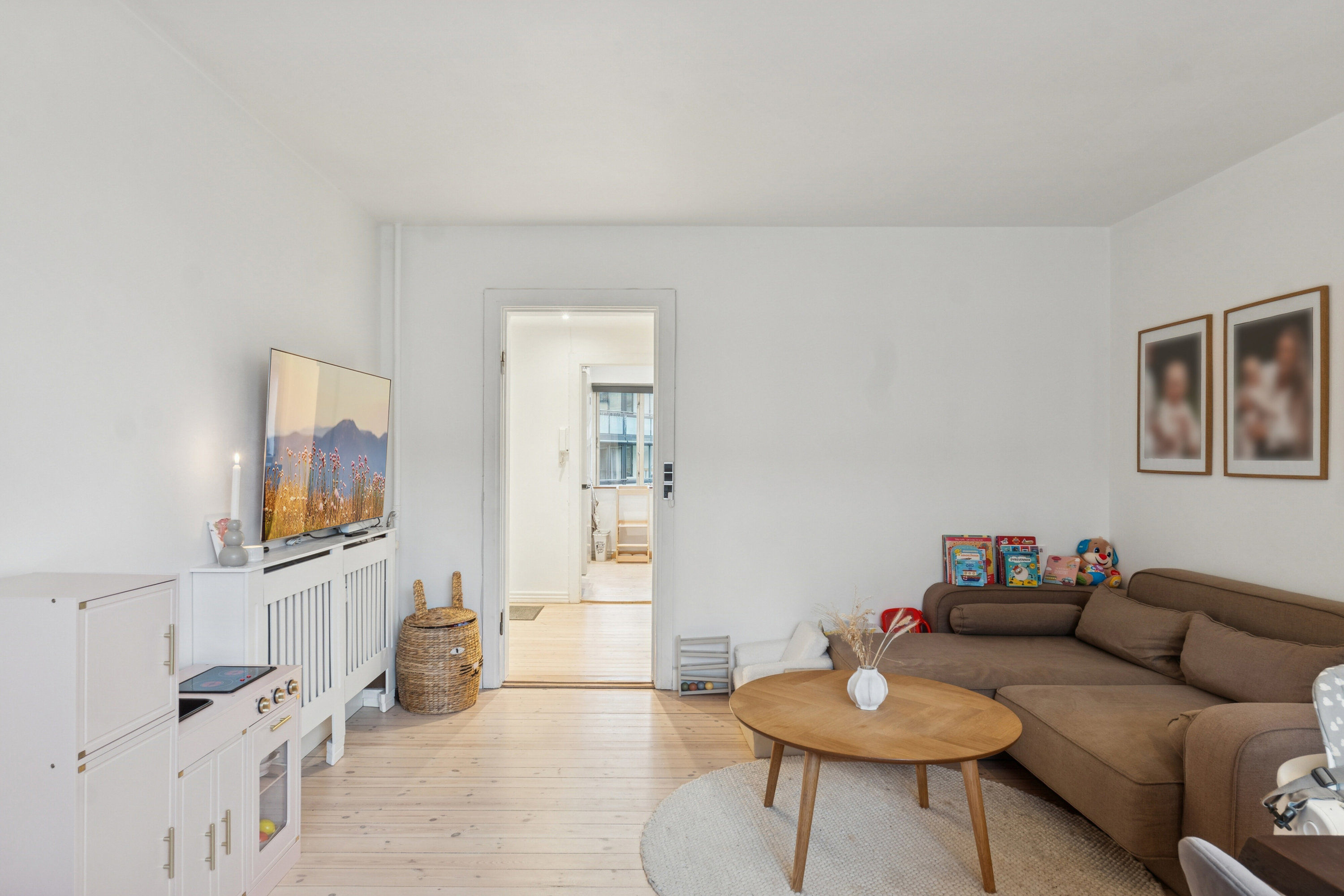 Fremhævet stue billede i fuldskærmstilstand. Billede af Damparken 36, st.. tv., 2610 Rødovre