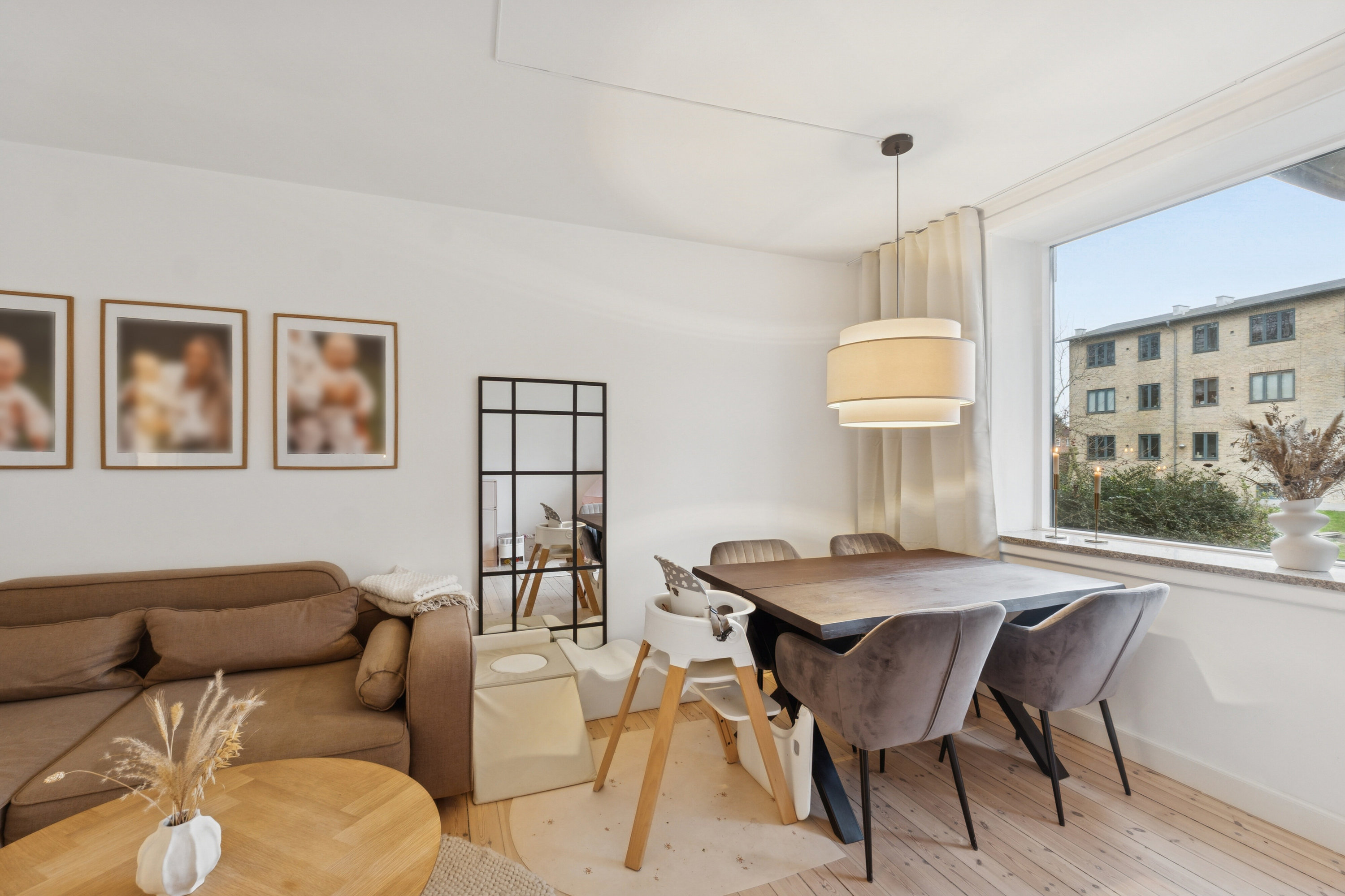 Fremhævet stue billede i fuldskærmstilstand. Billede af Damparken 36, st.. tv., 2610 Rødovre