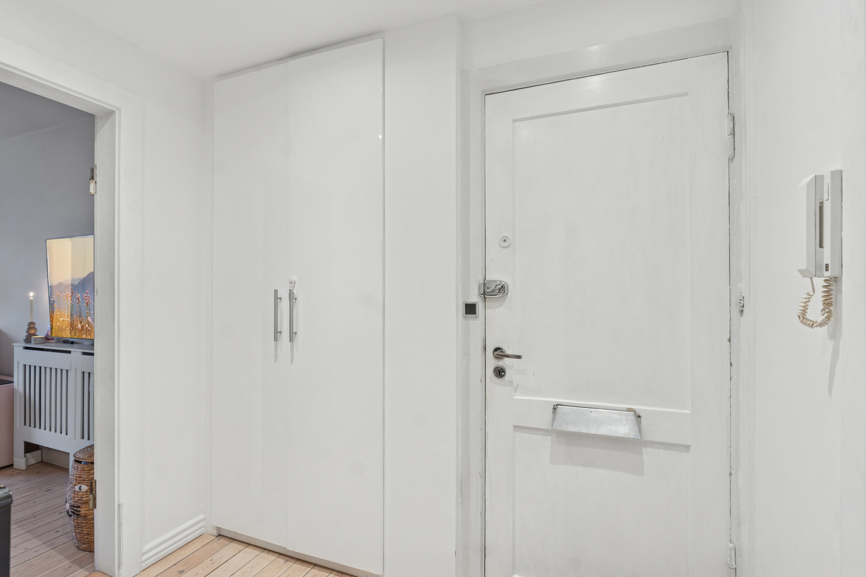 Fremhævet gang billede i fuldskærmstilstand. Billede af Damparken 36, st.. tv., 2610 Rødovre