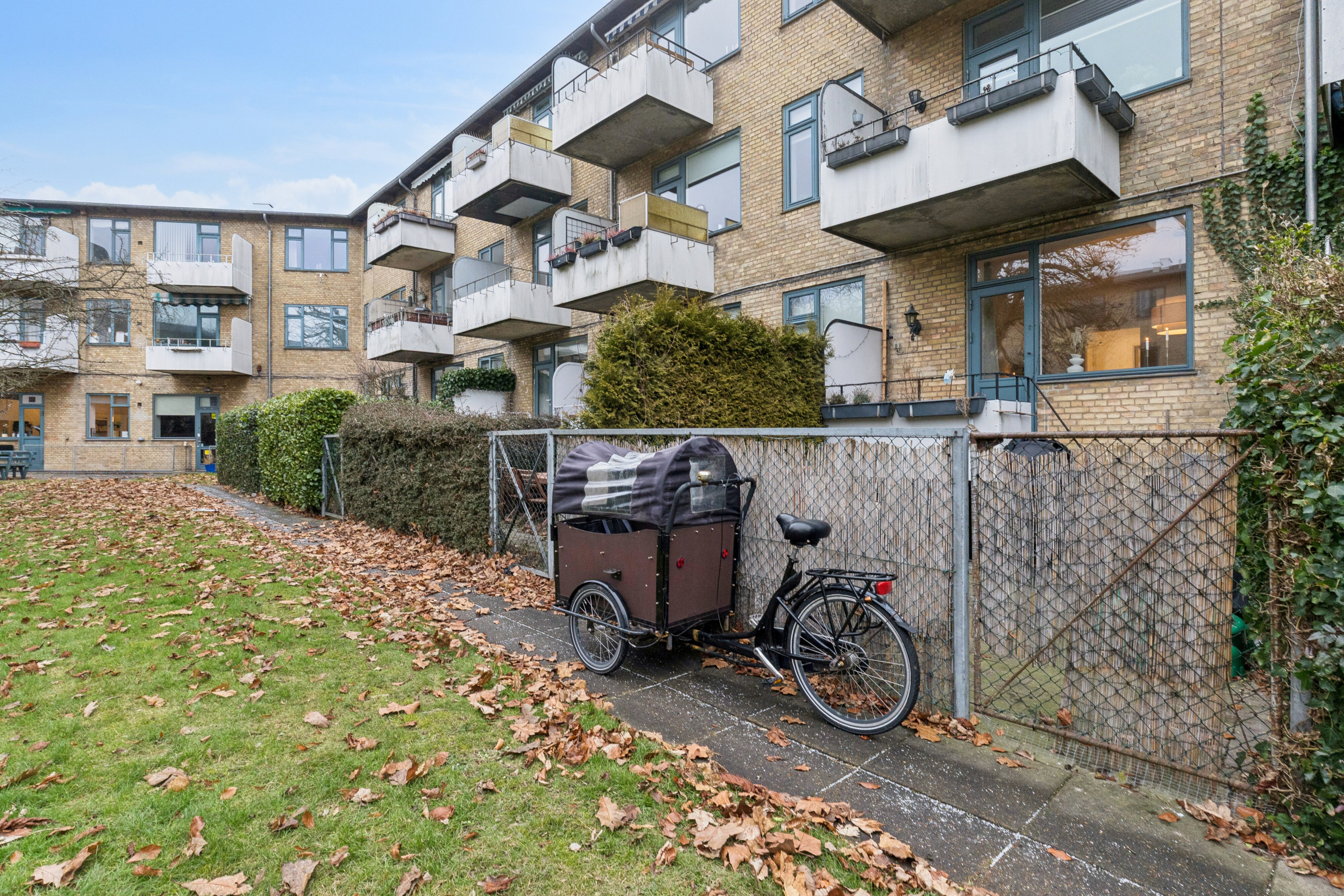 Fremhævet udendørs billede i fuldskærmstilstand. Billede af Damparken 36, st.. tv., 2610 Rødovre