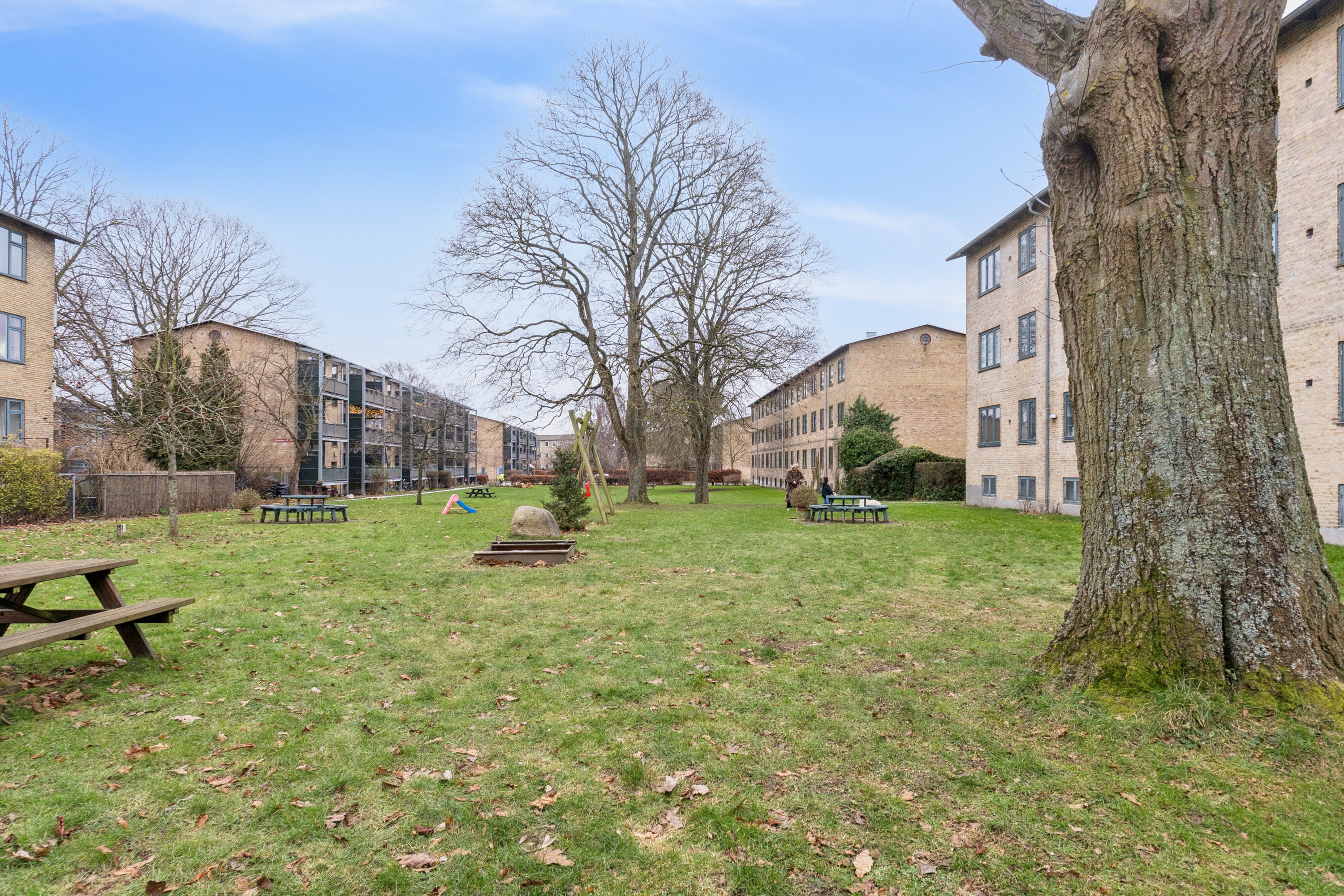 Fremhævet gårdmiljø billede i fuldskærmstilstand. Billede af Damparken 36, st.. tv., 2610 Rødovre