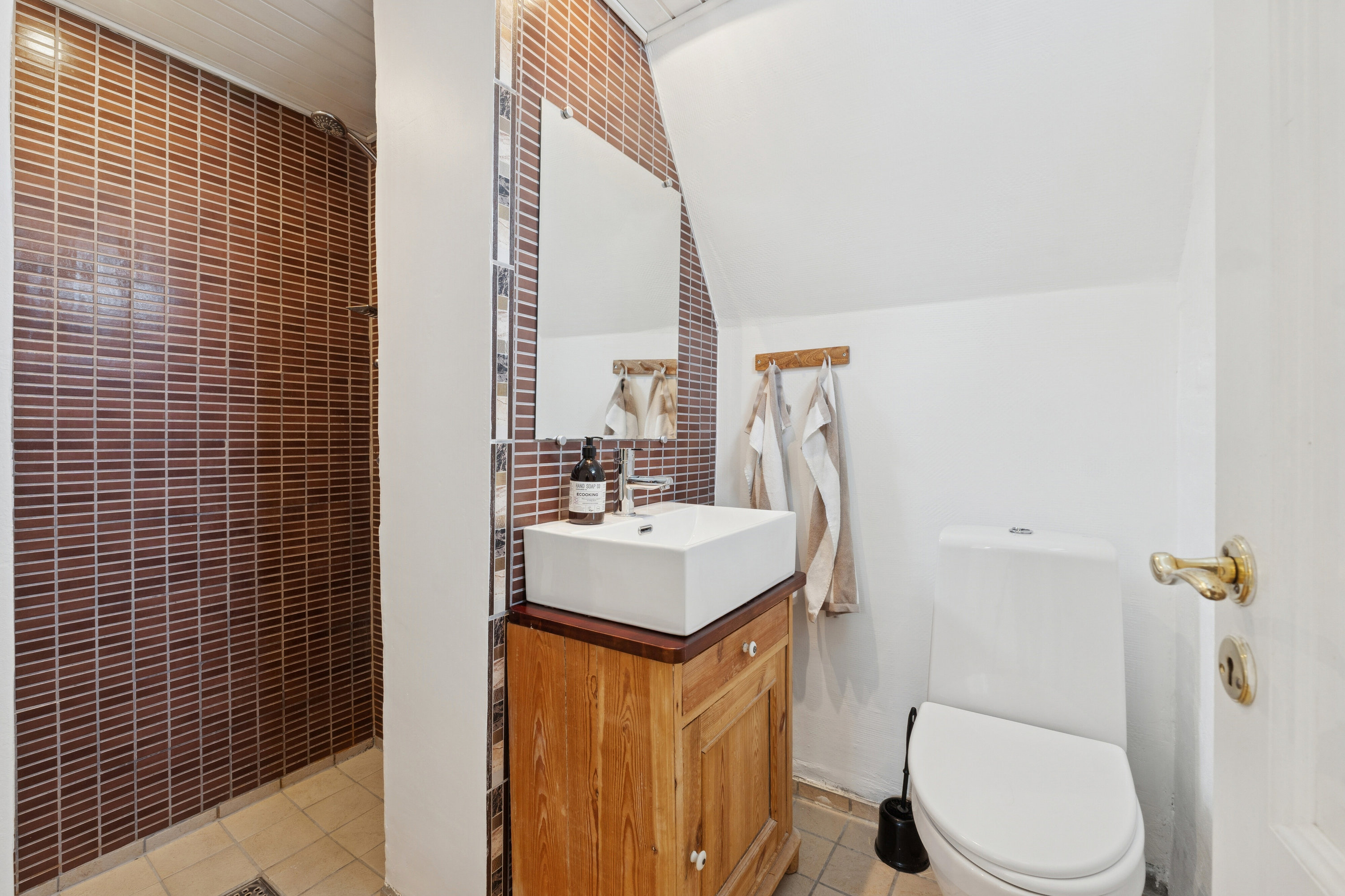 Fremhævet badeværelse billede i fuldskærmstilstand. Billede af Nørrebro 68, 5900 Rudkøbing