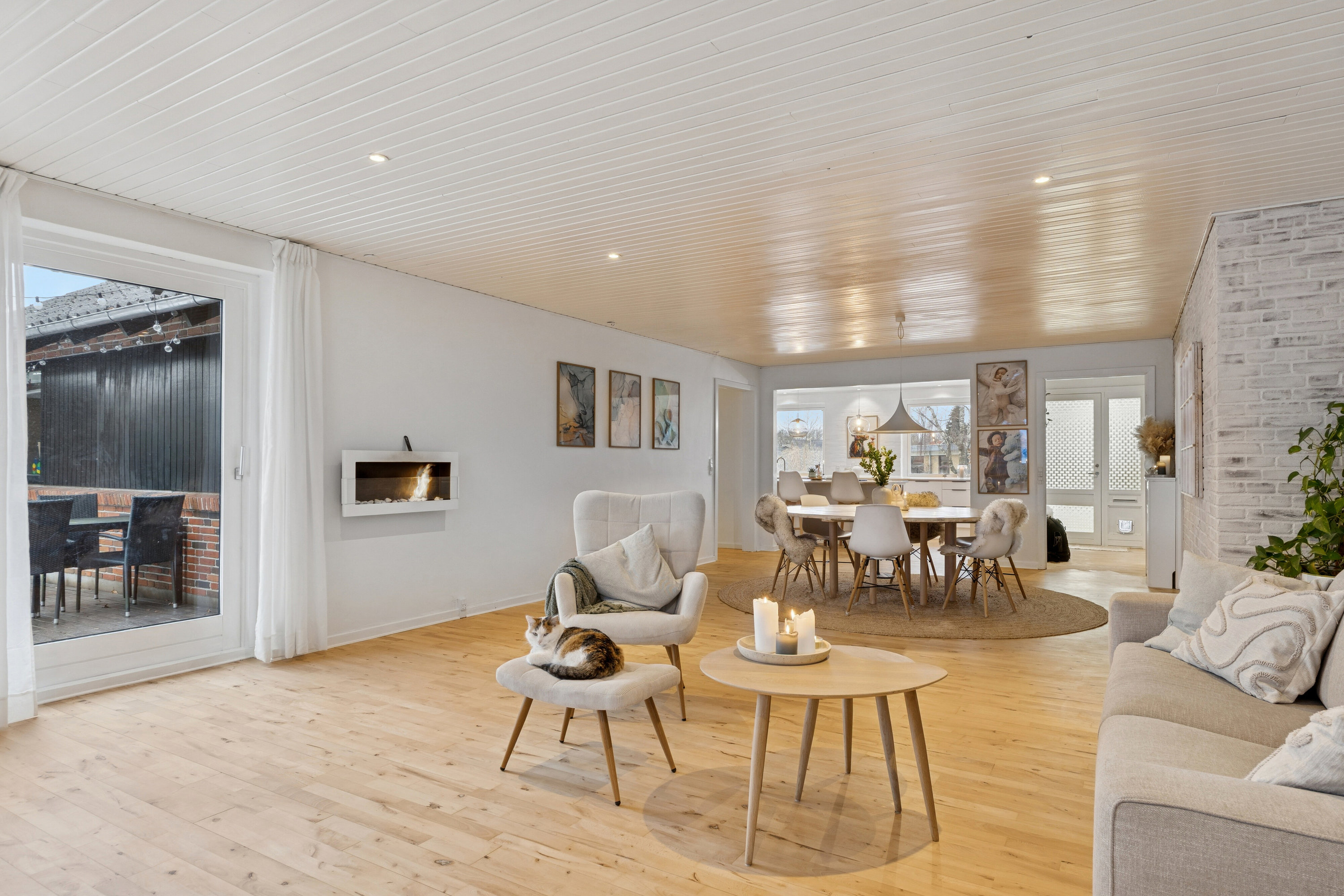 Fremhævet stue billede i fuldskærmstilstand. Billede af Taskebjergvej 21, Nørskovlund, 8620 Kjellerup