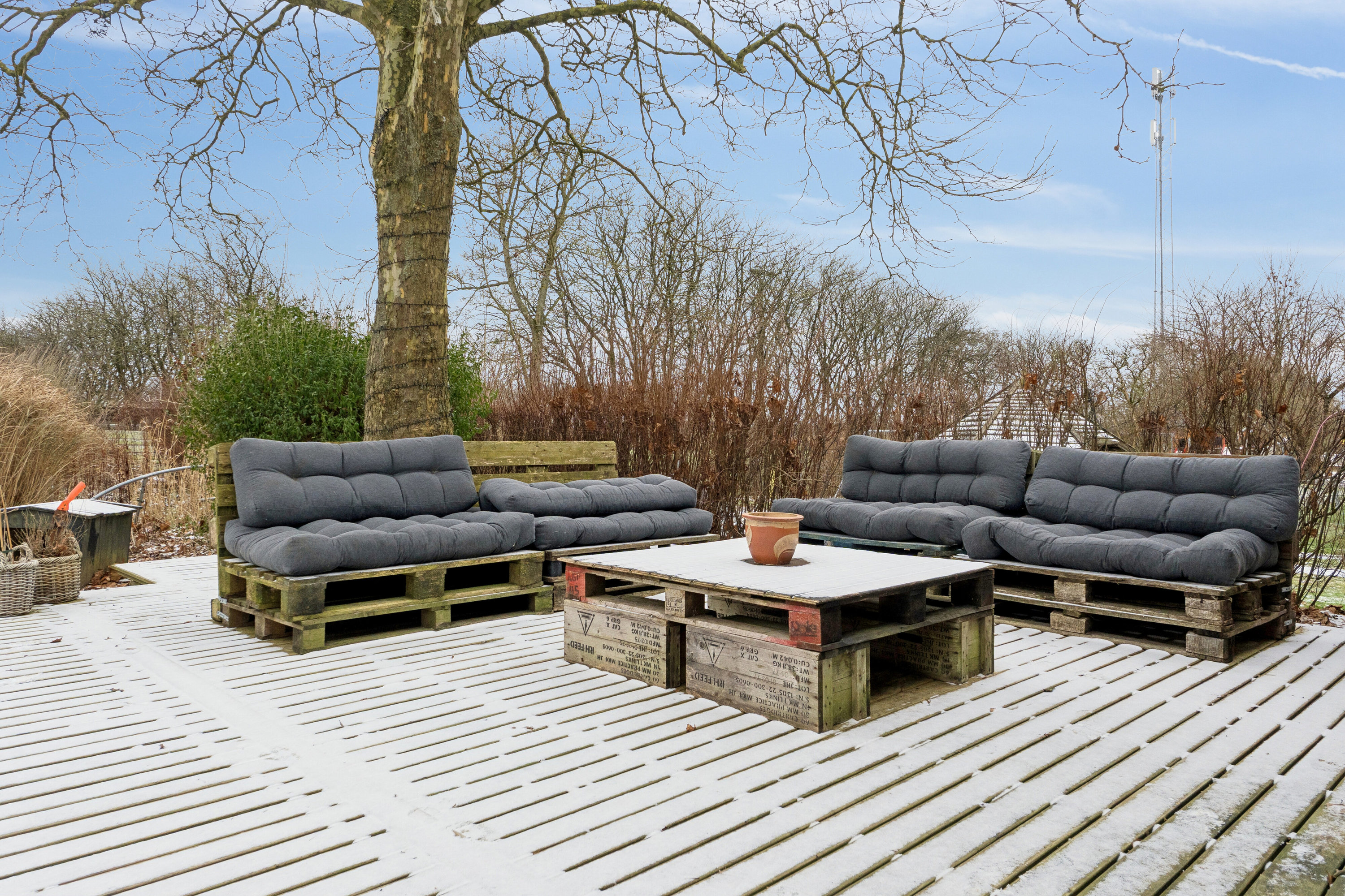 Fremhævet terrasse billede i fuldskærmstilstand. Billede af Taskebjergvej 21, Nørskovlund, 8620 Kjellerup