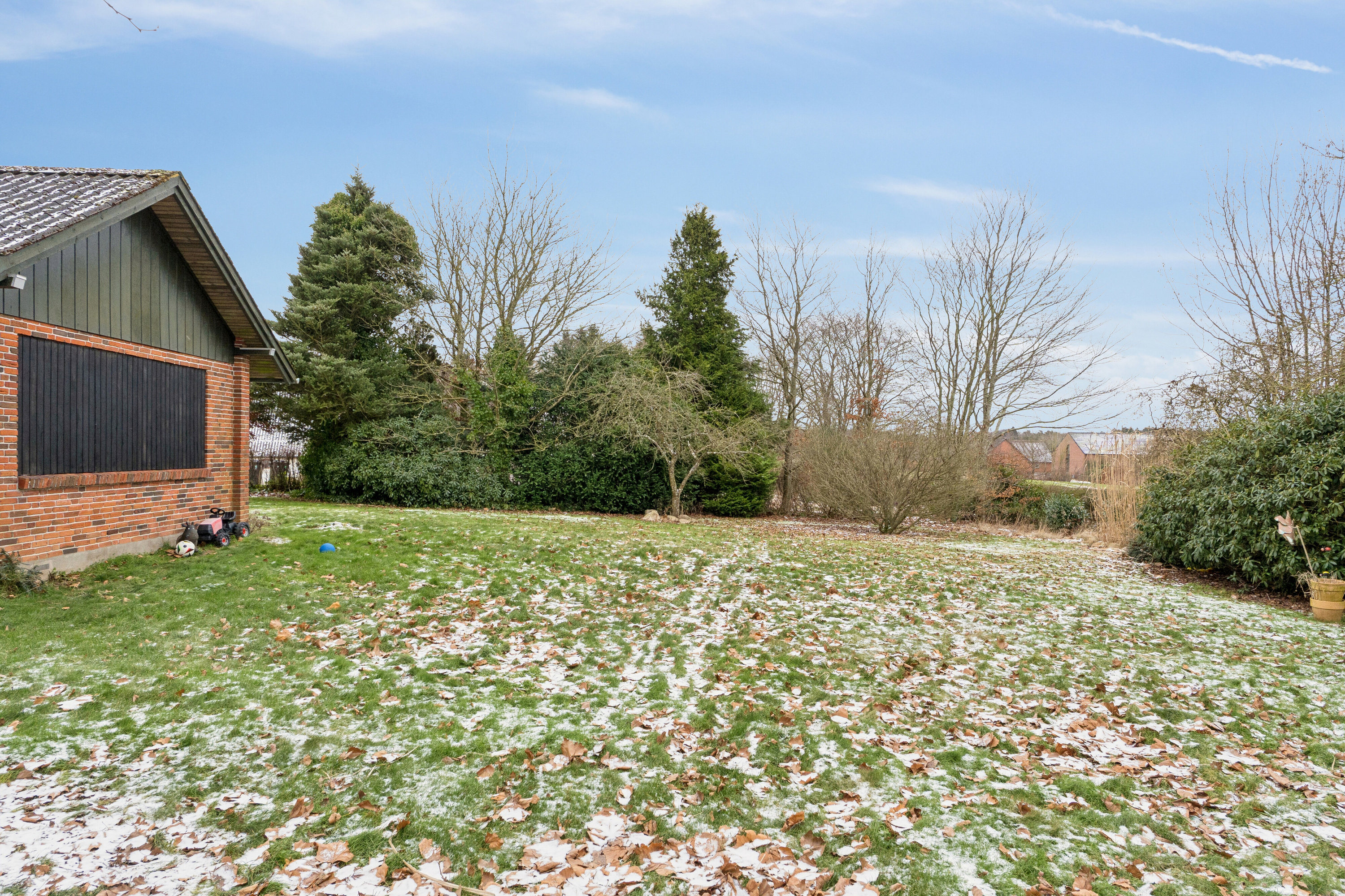 Fremhævet set fra haven billede i fuldskærmstilstand. Billede af Taskebjergvej 21, Nørskovlund, 8620 Kjellerup