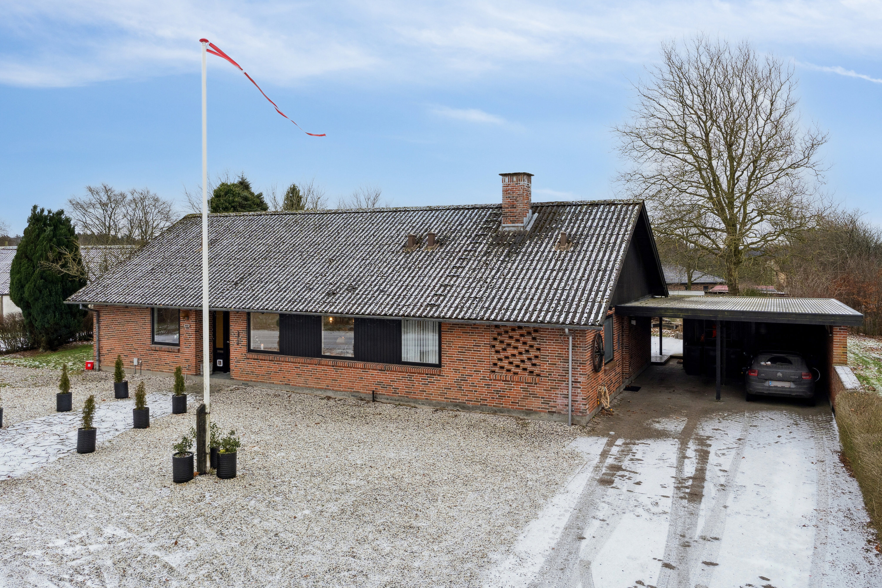 Fremhævet set fra vejen billede i fuldskærmstilstand. Billede af Taskebjergvej 21, Nørskovlund, 8620 Kjellerup