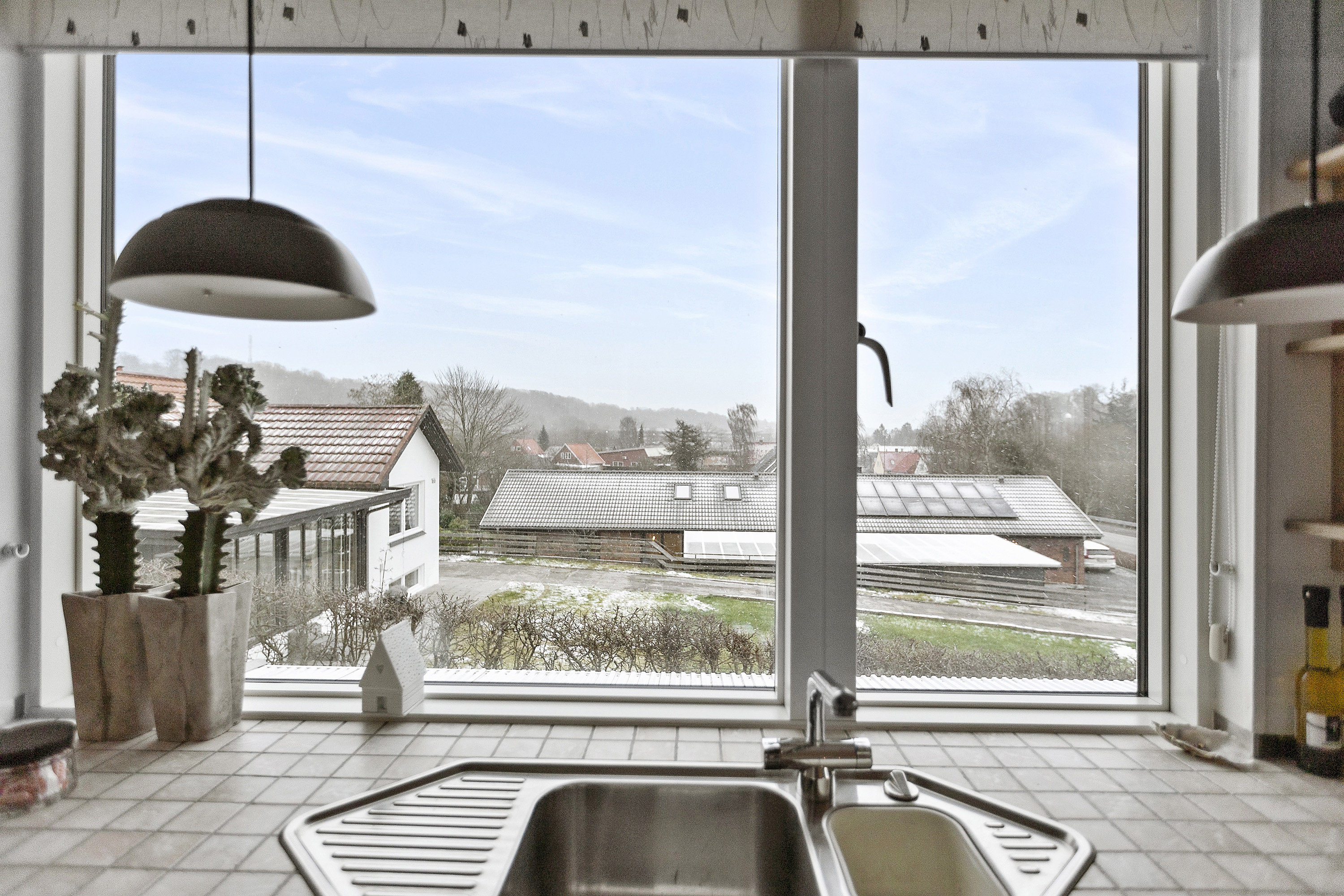 Fremhævet køkken billede i fuldskærmstilstand. Billede af Løgumklostervej 168, 6200 Aabenraa