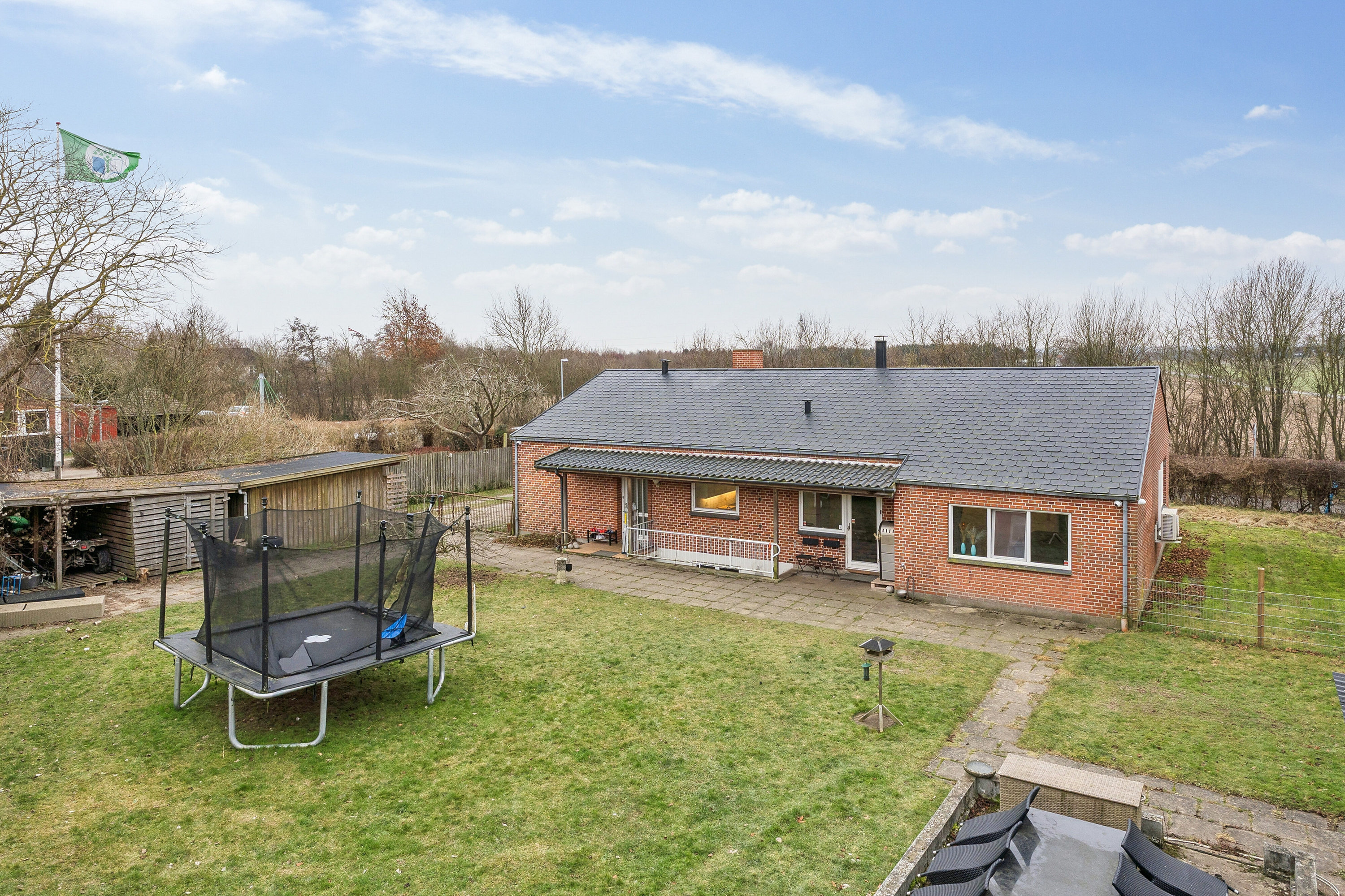 Fremhævet set fra haven billede i fuldskærmstilstand. Billede af Hallelevvej 32, Hallelev, 4200 Slagelse