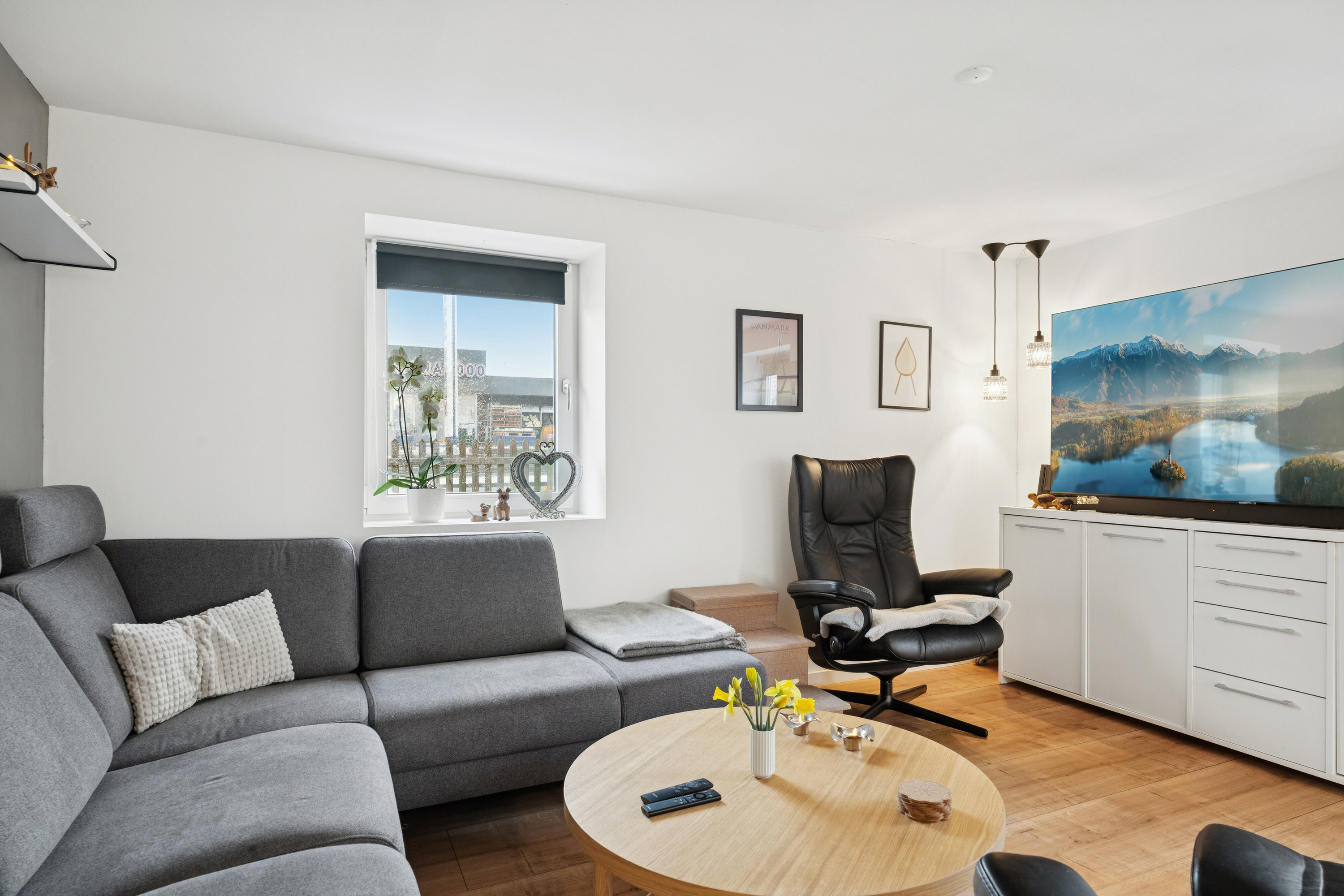 Fremhævet stue billede i fuldskærmstilstand. Billede af Vordingborgvej 34, 4773 Stensved