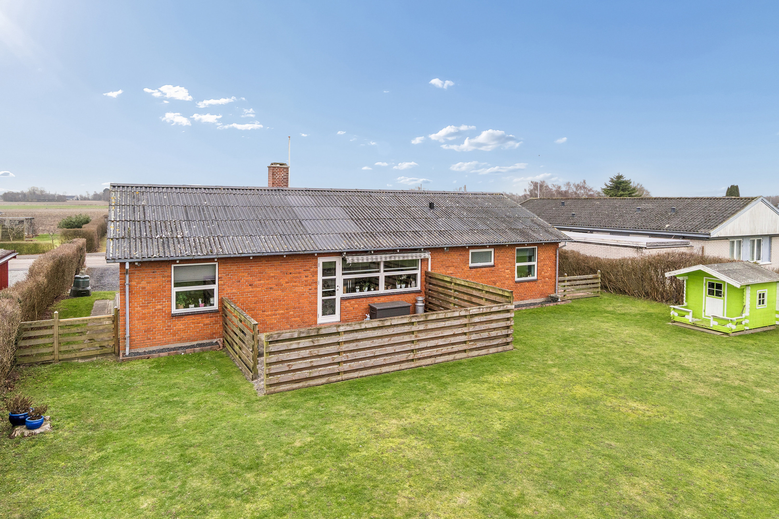 Fremhævet set fra haven billede i fuldskærmstilstand. Billede af Lindevej 10, 4262 Sandved