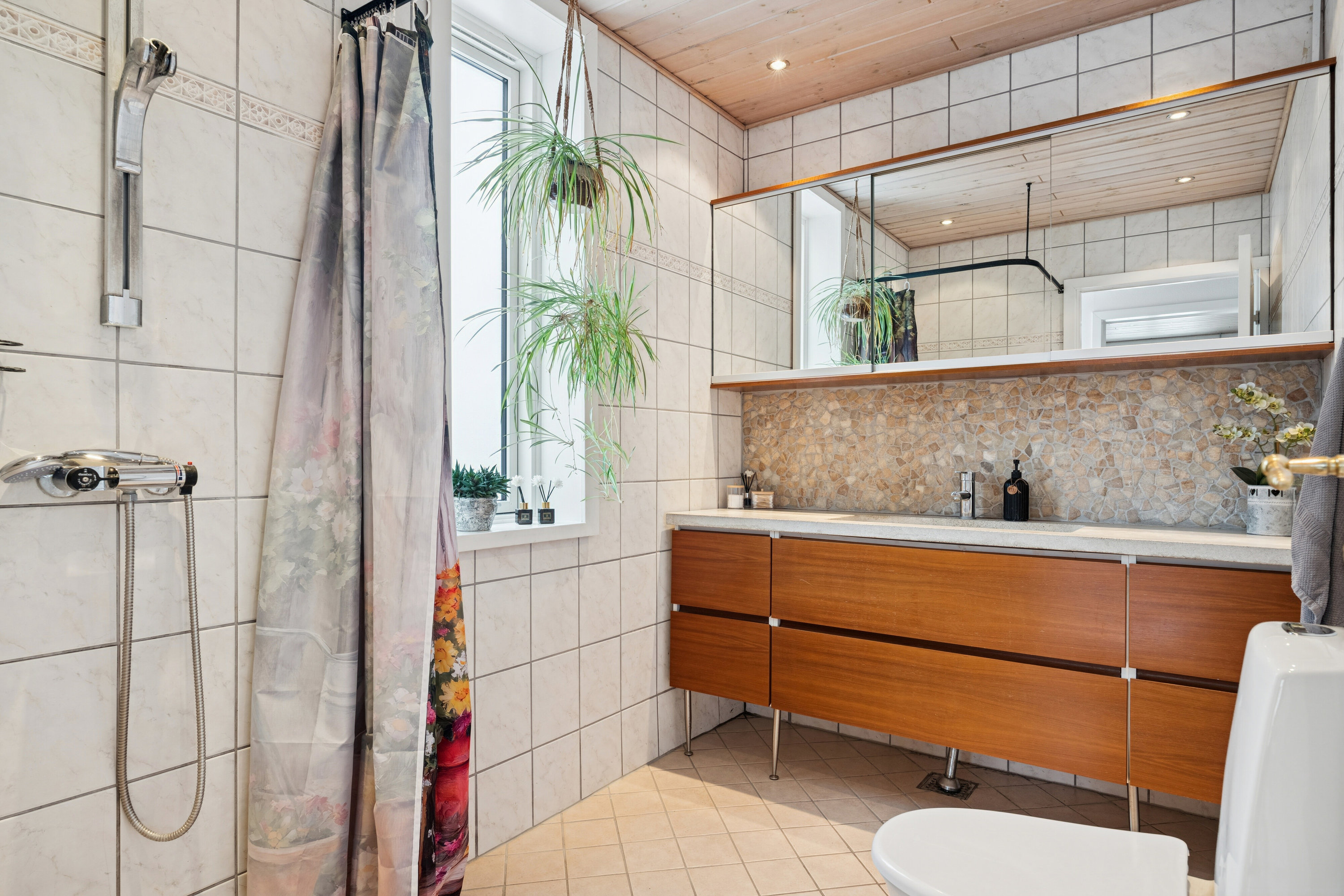 Fremhævet badeværelse billede i fuldskærmstilstand. Billede af Guldborgvej 282, Guldborg, 4862 Guldborg