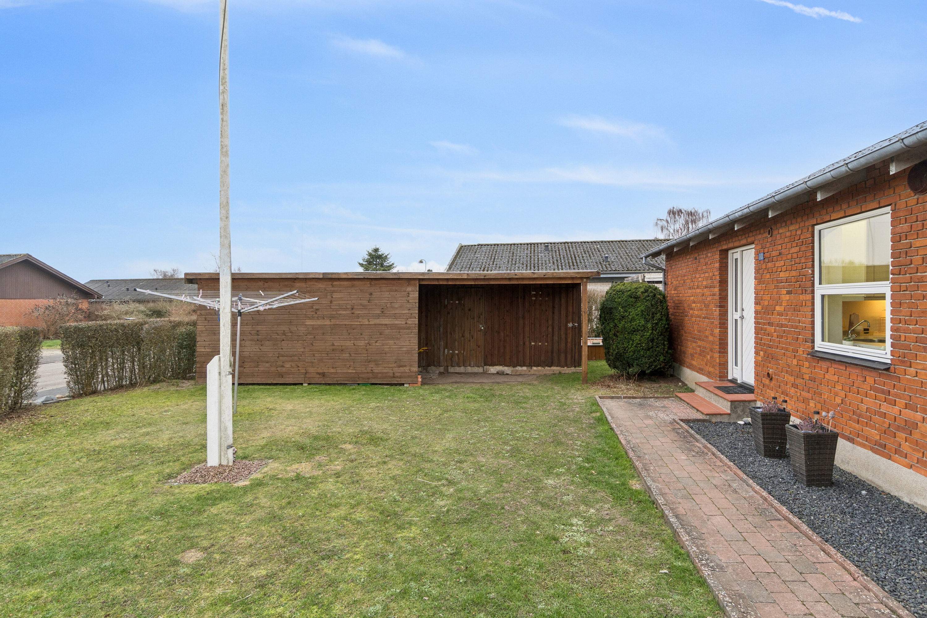 Fremhævet set fra haven billede i fuldskærmstilstand. Billede af Lindevej 10, 4262 Sandved