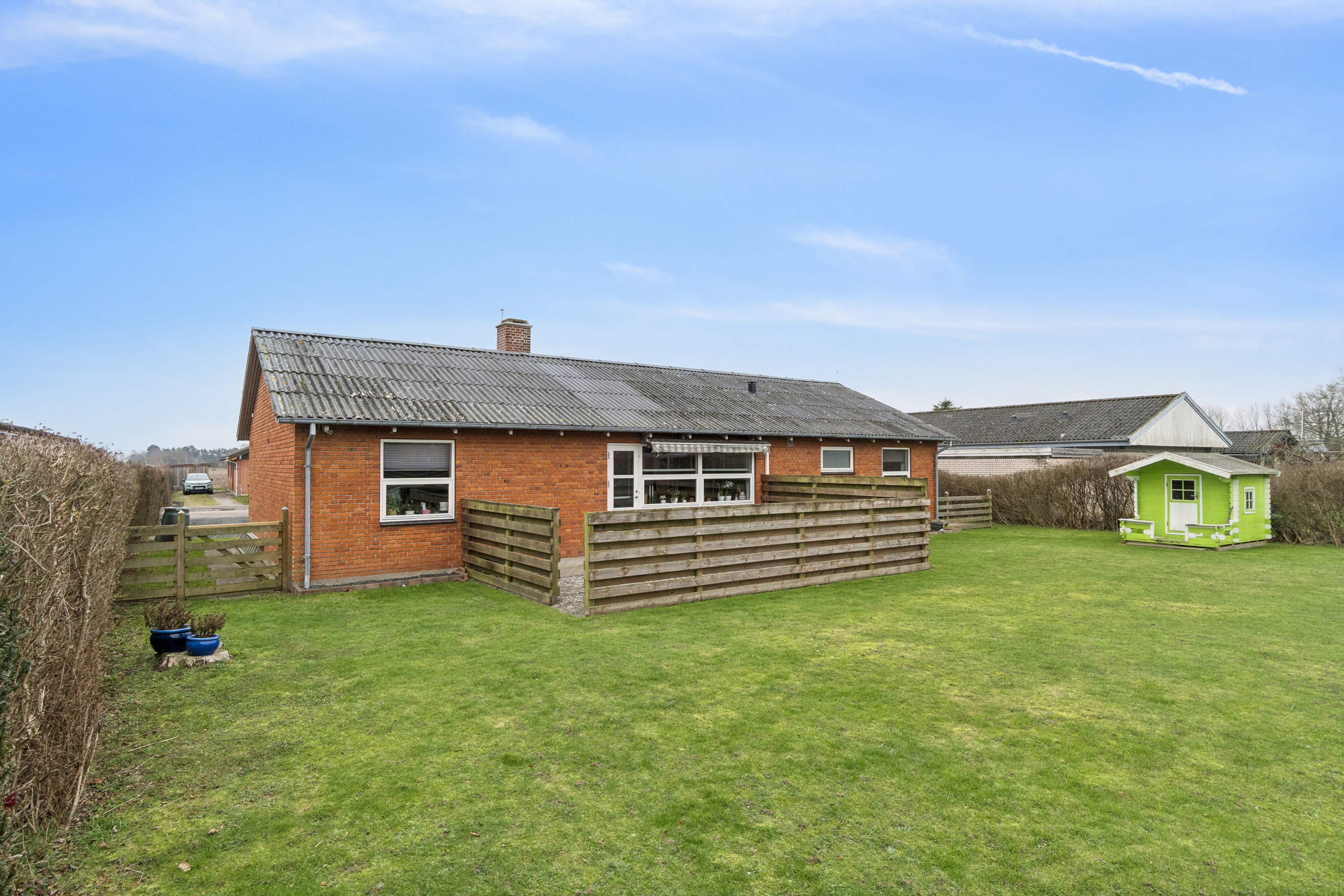 Fremhævet set fra haven billede i fuldskærmstilstand. Billede af Lindevej 10, 4262 Sandved