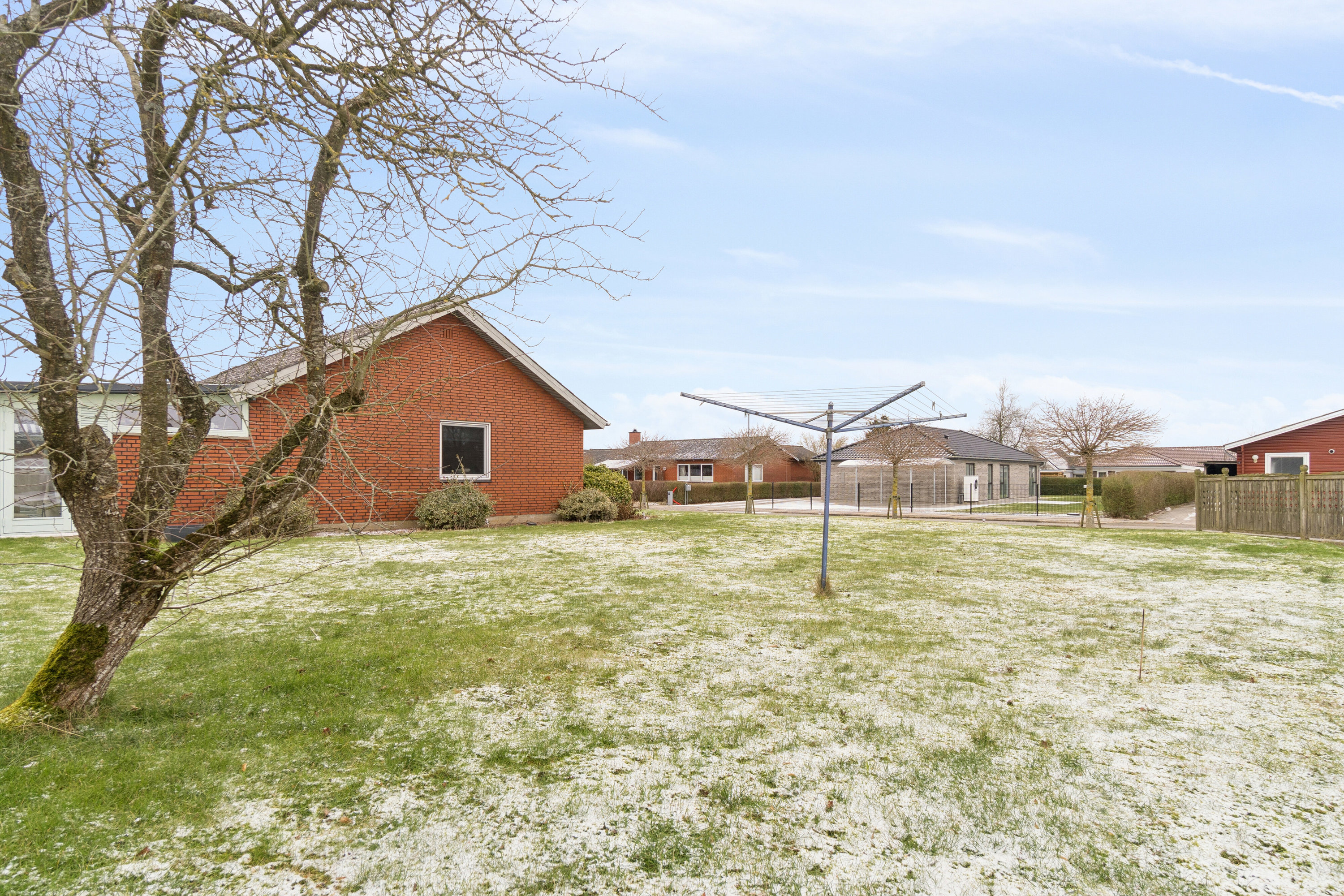 Fremhævet set fra haven billede i fuldskærmstilstand. Billede af Gøgevej 8, Ø Snede, 8723 Løsning