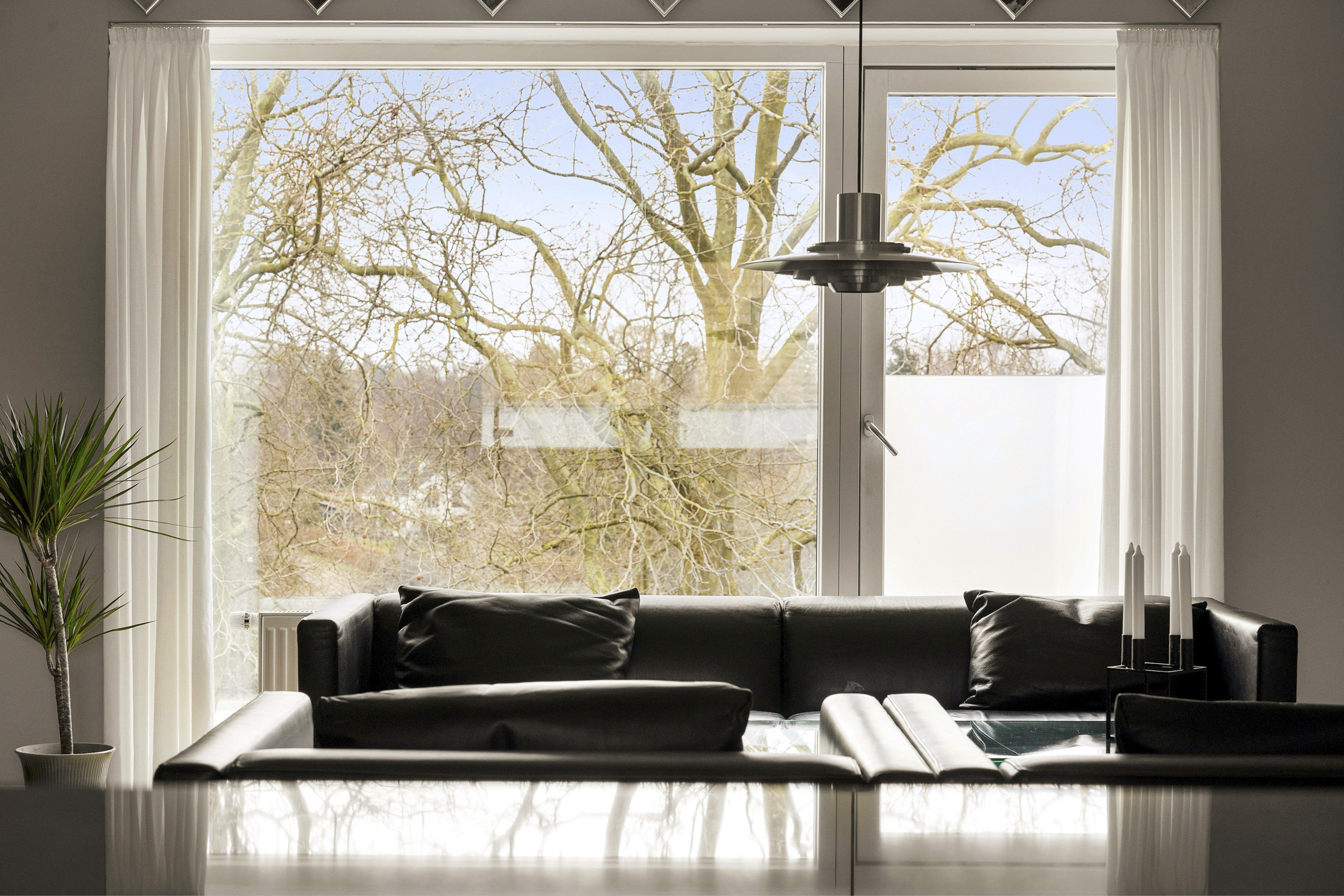 Fremhævet stue billede i fuldskærmstilstand. Billede af Linde Alle 1, 1. 1., 2850 Nærum