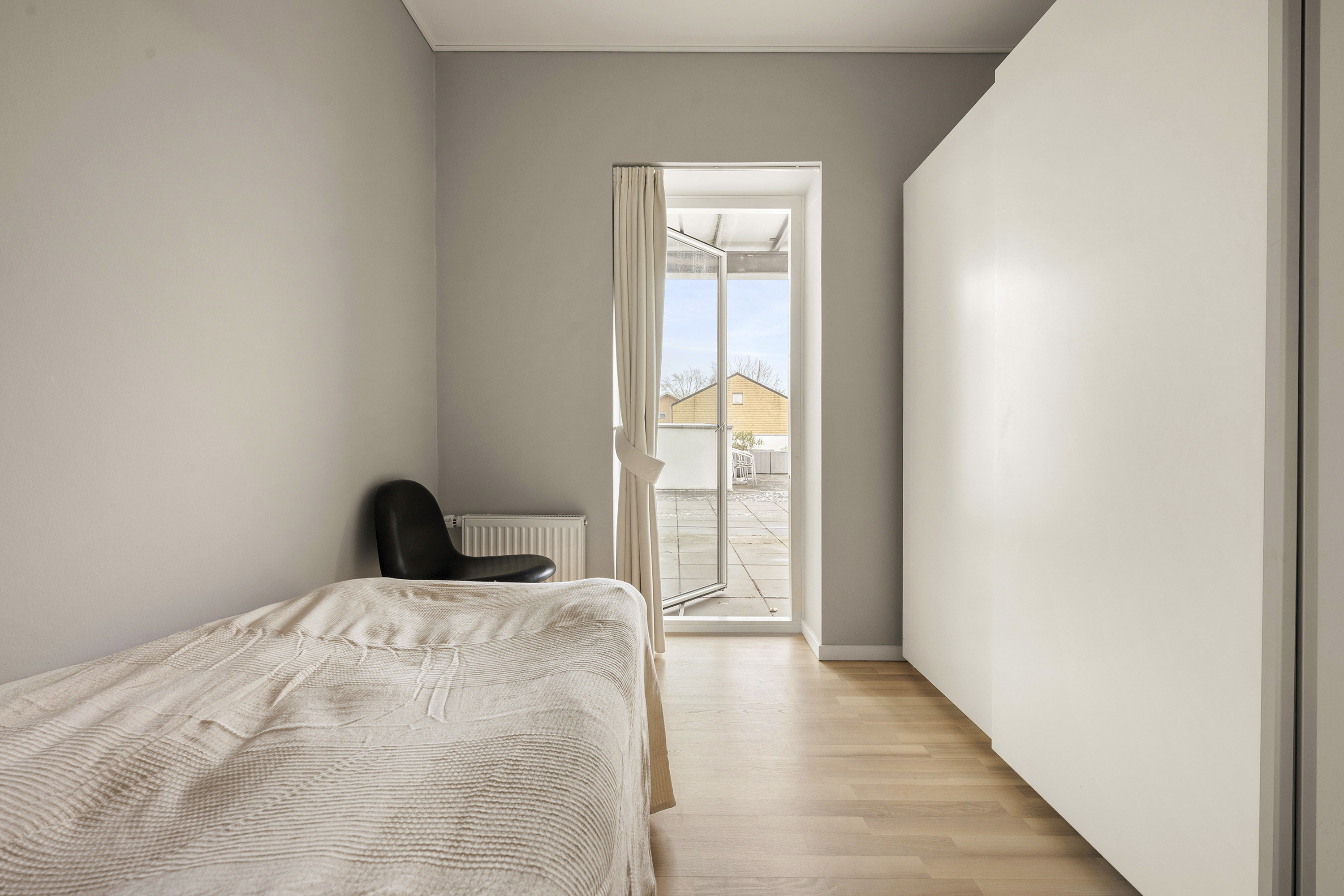 Fremhævet soveværelse billede i fuldskærmstilstand. Billede af Linde Alle 1, 1. 1., 2850 Nærum