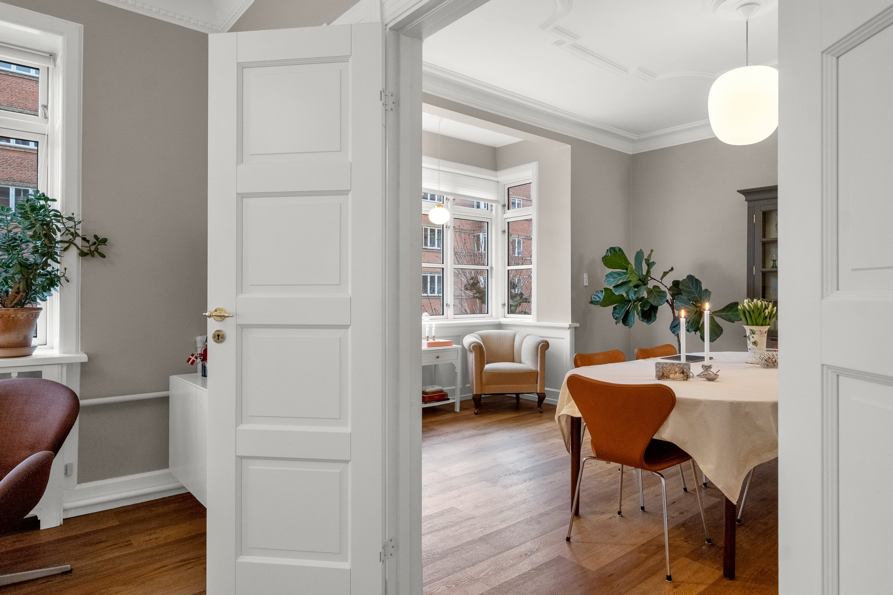 Fremhævet stue billede i fuldskærmstilstand. Billede af Stadion Allé 33, 1. tv., 8000 Aarhus C