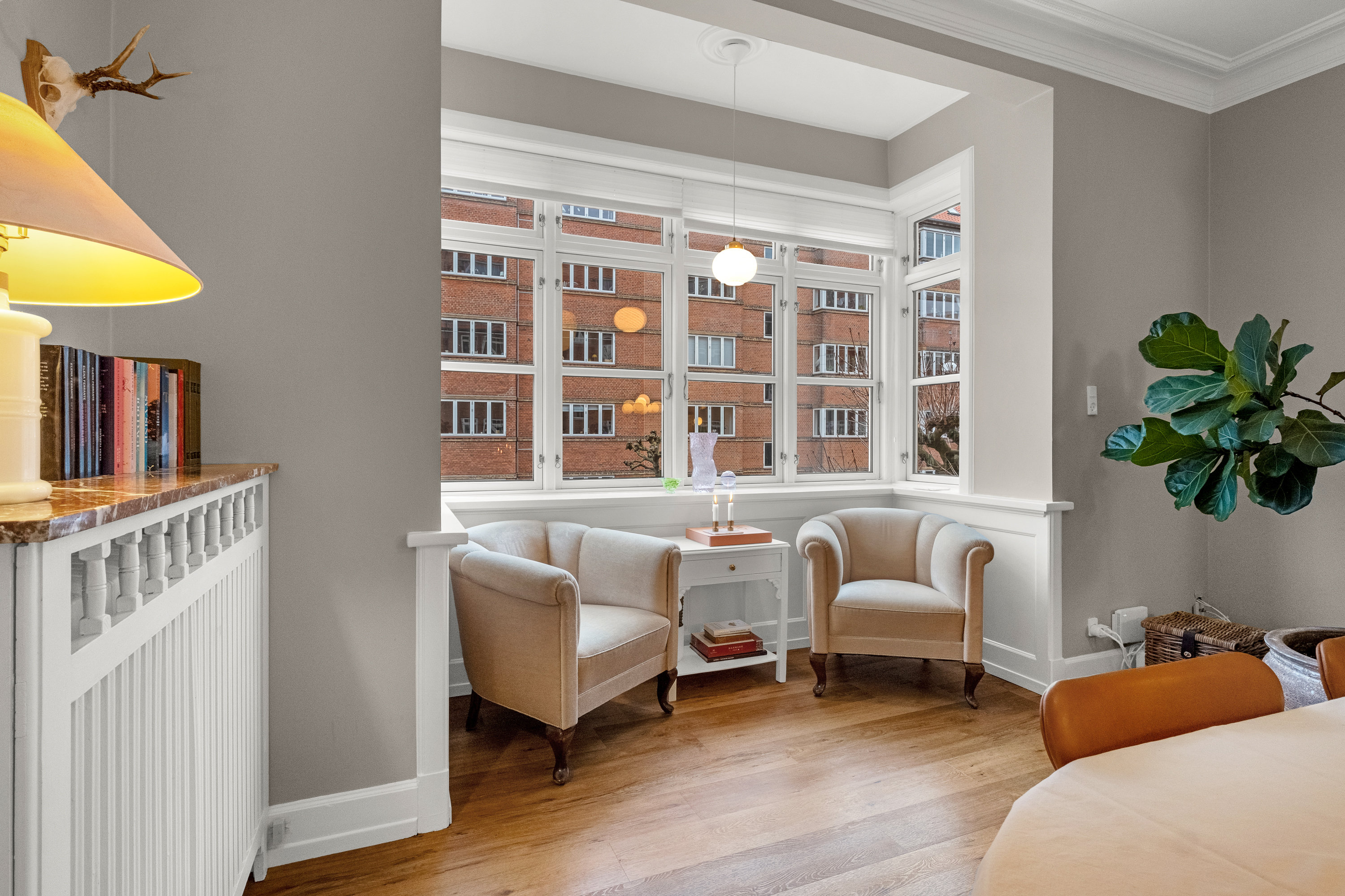 Fremhævet stue billede i fuldskærmstilstand. Billede af Stadion Allé 33, 1. tv., 8000 Aarhus C