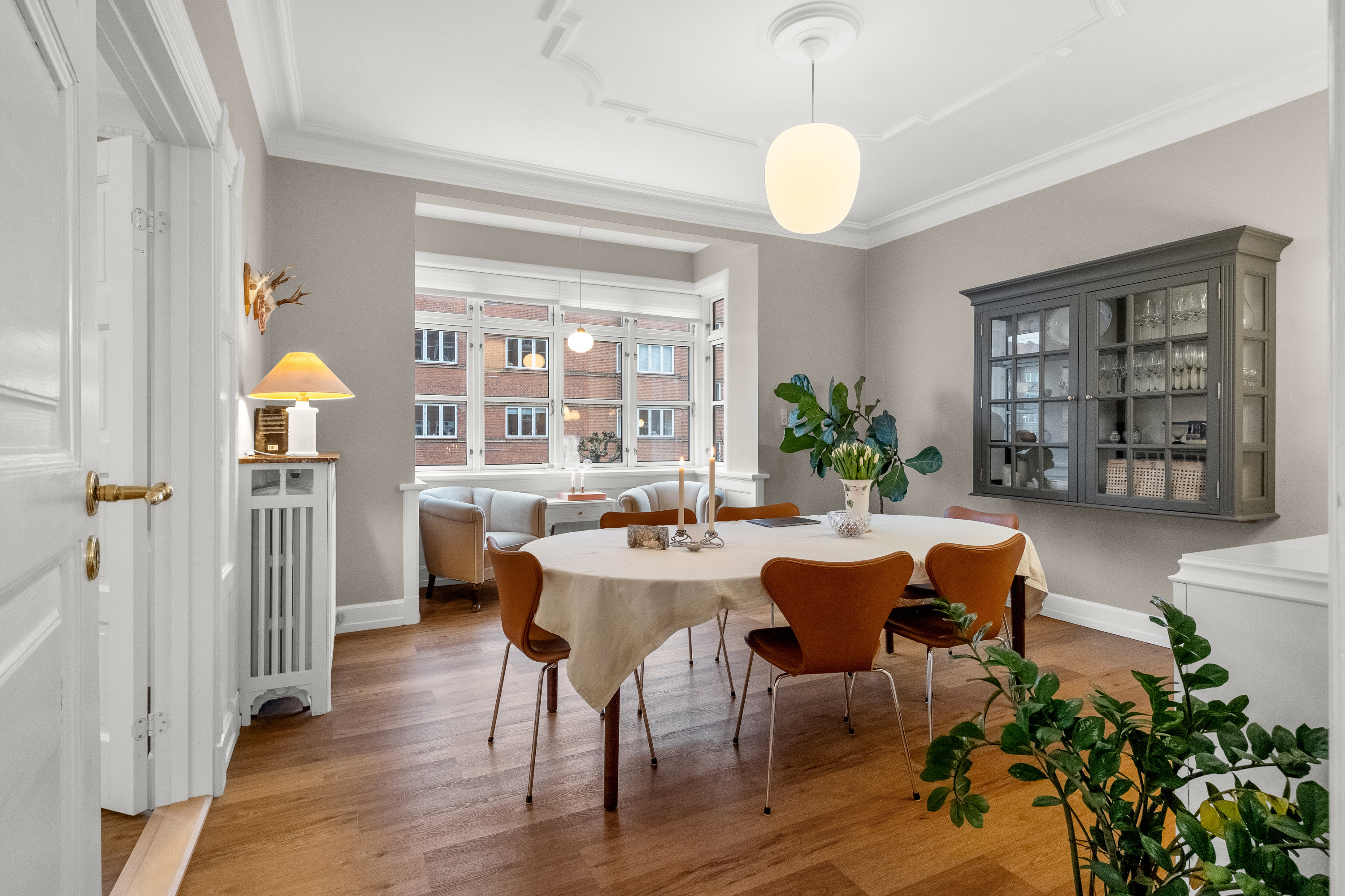 Fremhævet stue billede i fuldskærmstilstand. Billede af Stadion Allé 33, 1. tv., 8000 Aarhus C