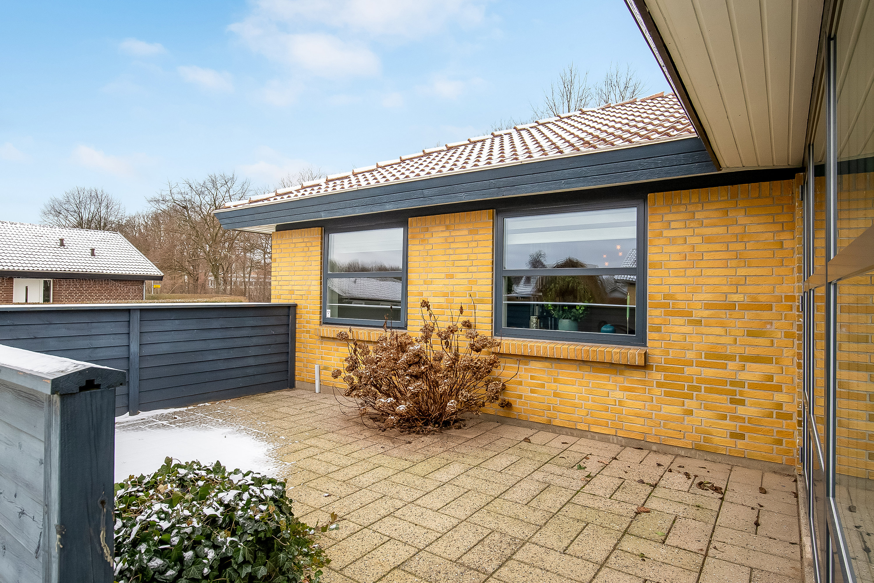 Fremhævet terrasse billede i fuldskærmstilstand. Billede af Brombærvænget 1, Vonsild, 6000 Kolding