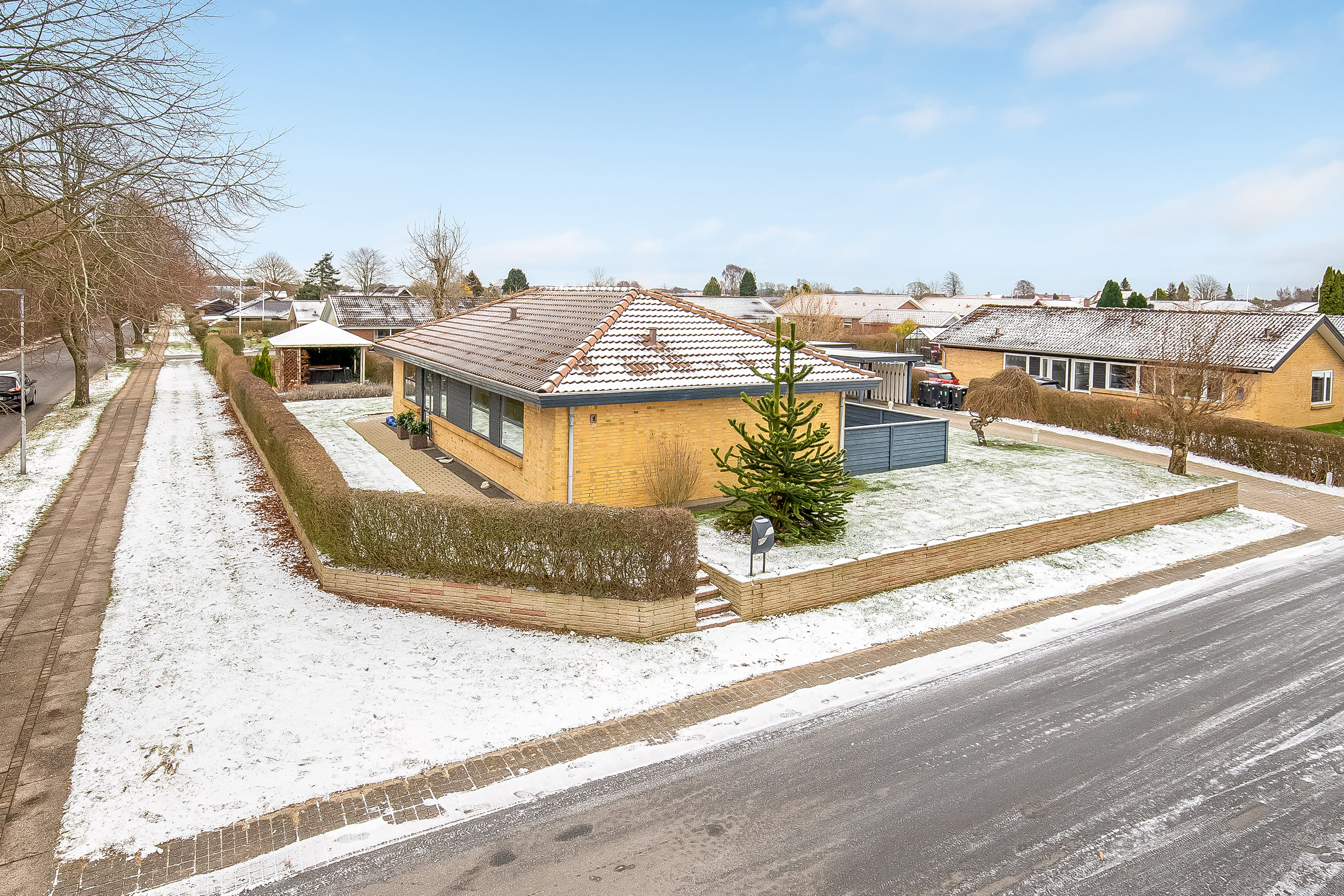 Fremhævet mastefoto billede i fuldskærmstilstand. Billede af Brombærvænget 1, Vonsild, 6000 Kolding