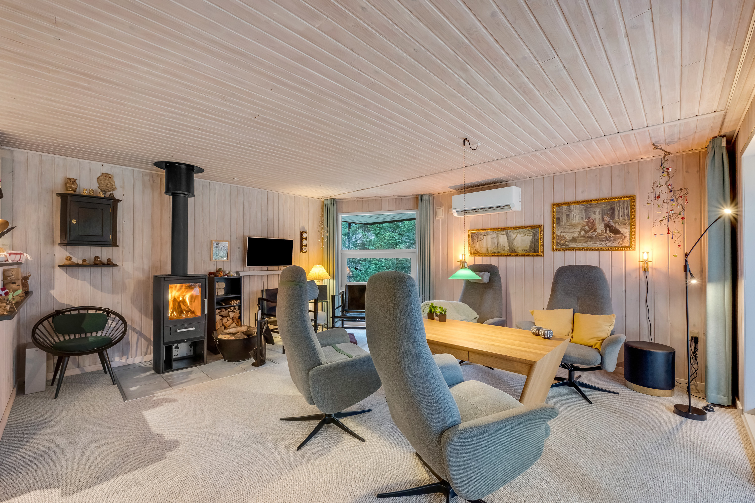 Fremhævet stue billede i fuldskærmstilstand. Billede af Rævekrogen 5, 6893 Hemmet