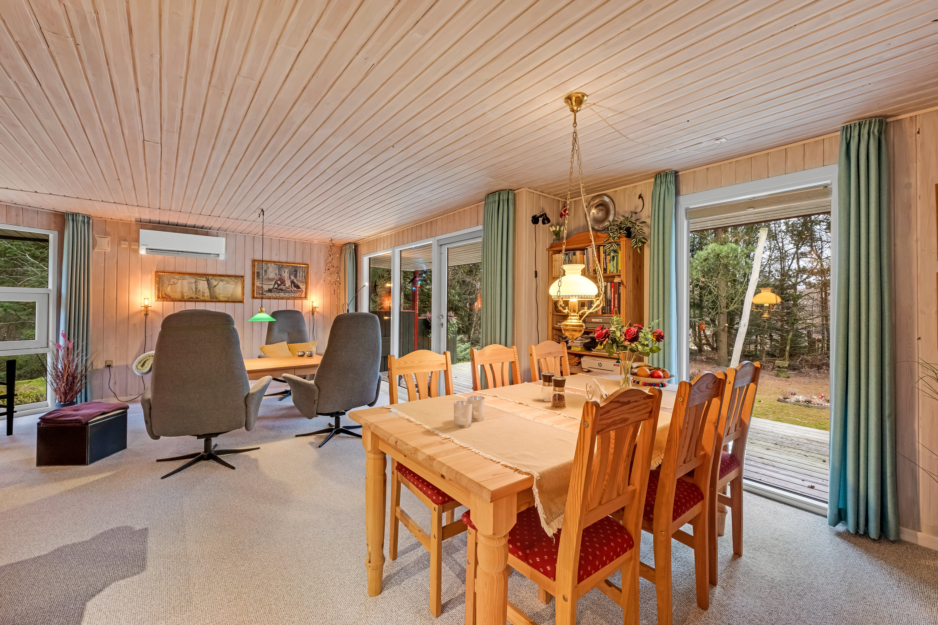 Fremhævet stue billede i fuldskærmstilstand. Billede af Rævekrogen 5, 6893 Hemmet