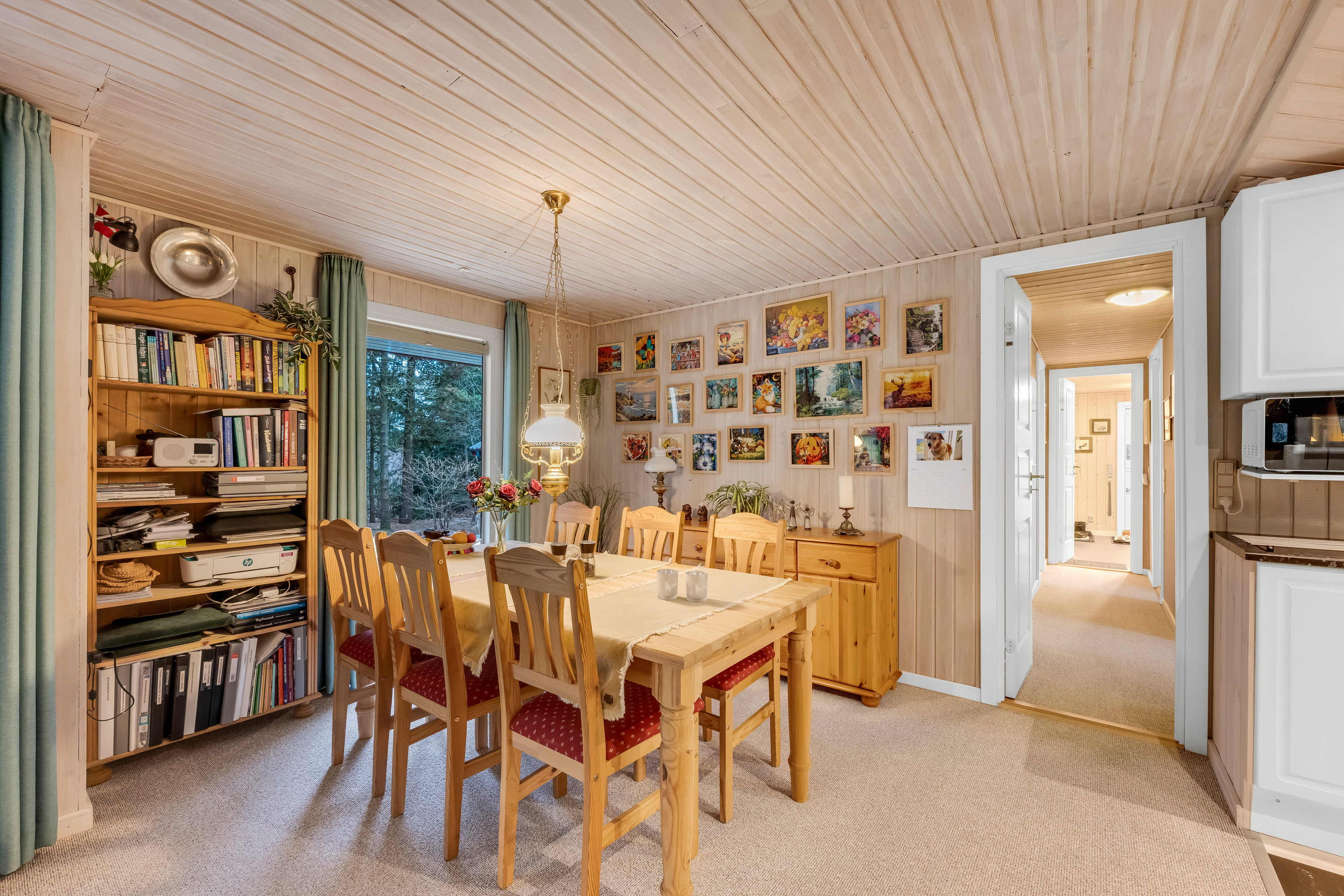 Fremhævet stue billede i fuldskærmstilstand. Billede af Rævekrogen 5, 6893 Hemmet