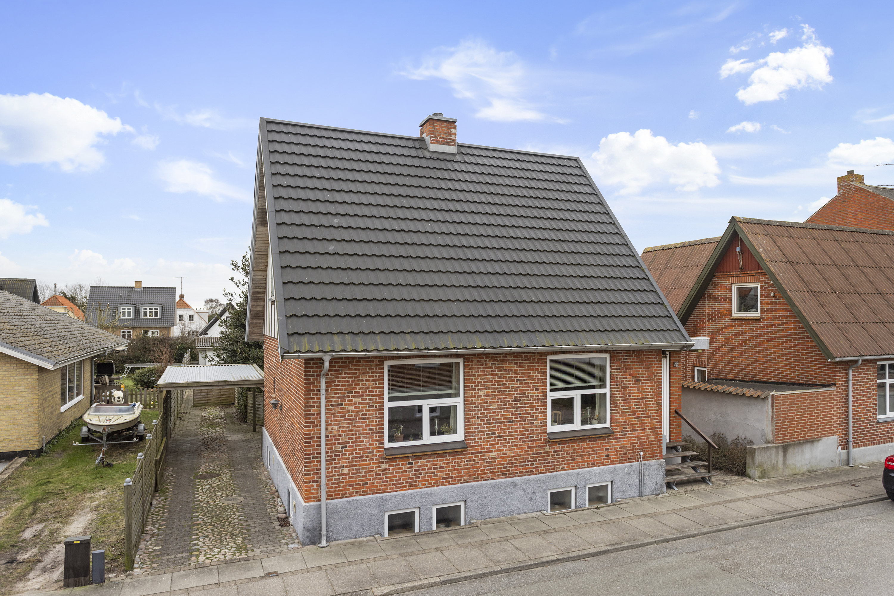 Fremhævet facade billede i fuldskærmstilstand. Billede af Ingeborgvej 55, 9900 Frederikshavn