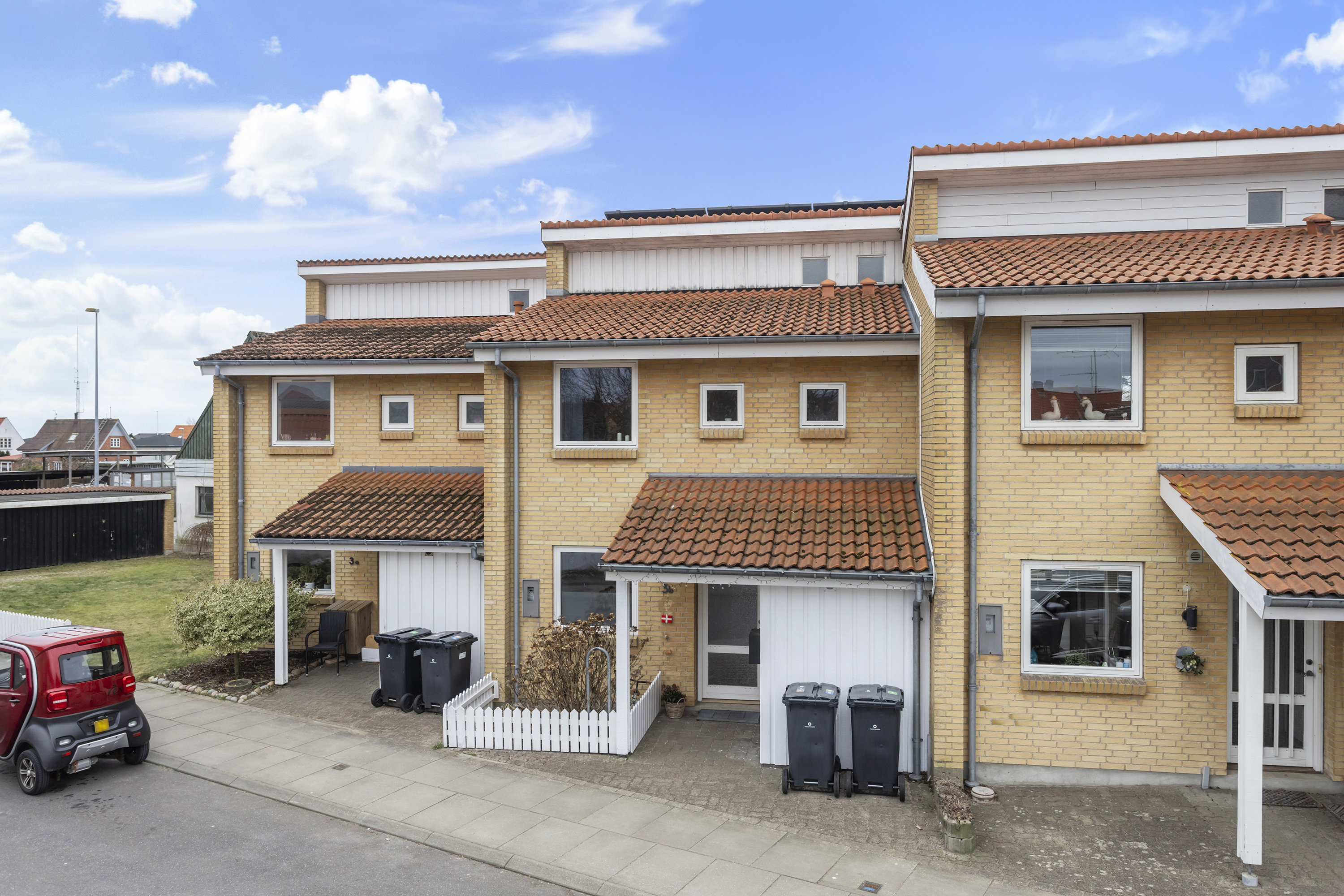 Fremhævet facade billede i fuldskærmstilstand. Billede af Sneppevej 3B, 9900 Frederikshavn