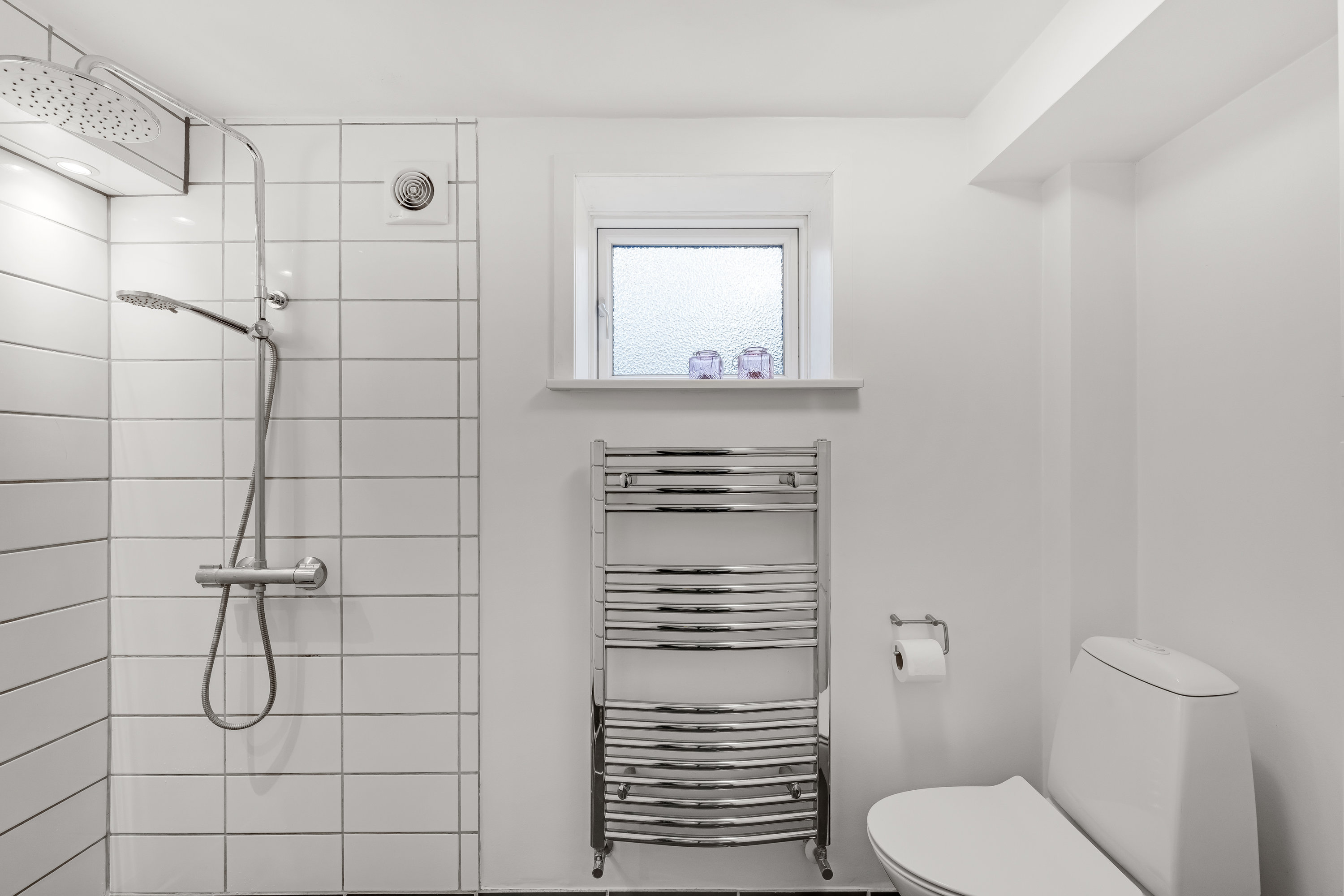 Fremhævet badeværelse billede i fuldskærmstilstand. Billede af Lindevej 3, 6880 Tarm