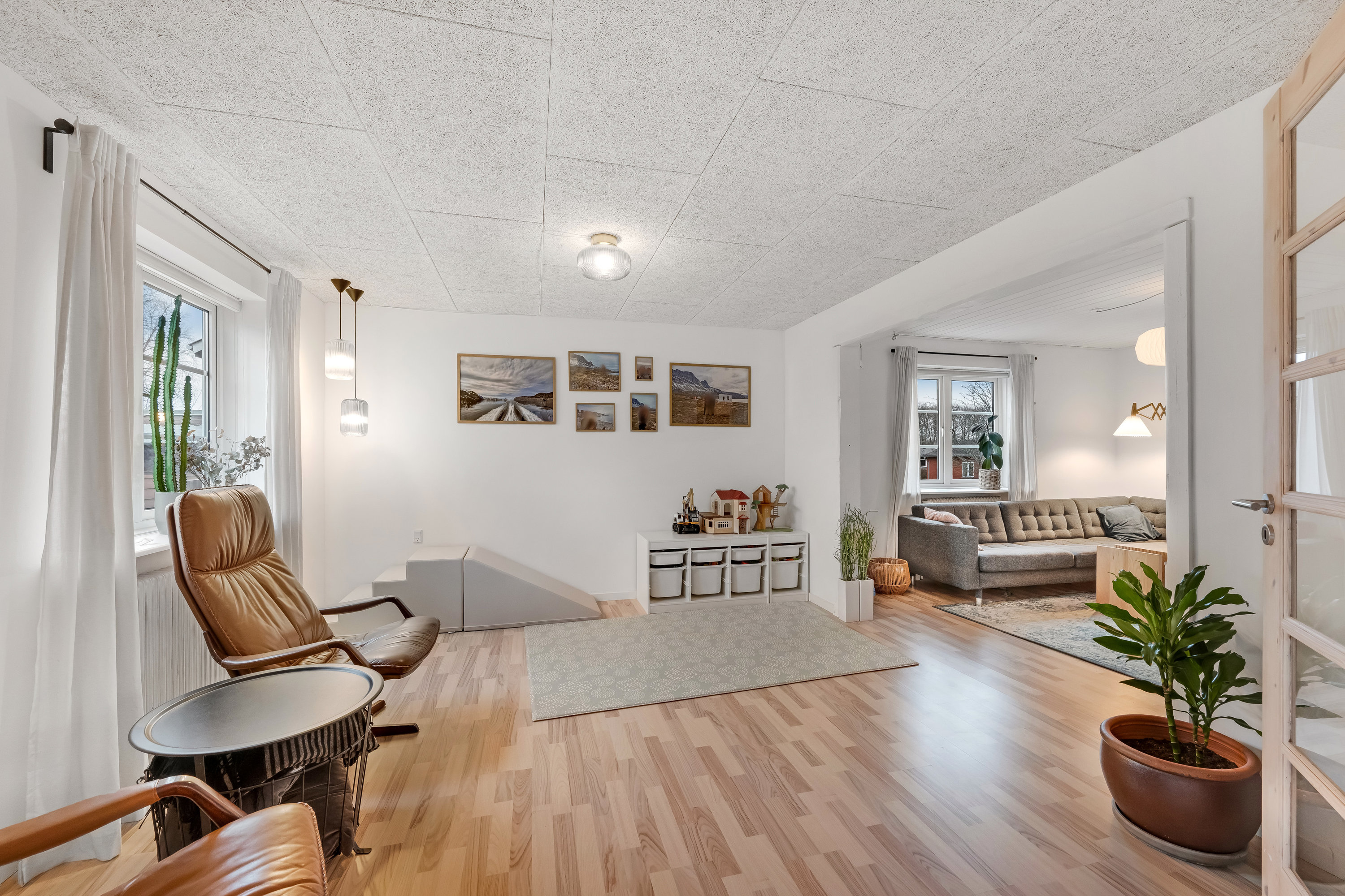 Fremhævet stue billede i fuldskærmstilstand. Billede af Lindevej 3, 6880 Tarm