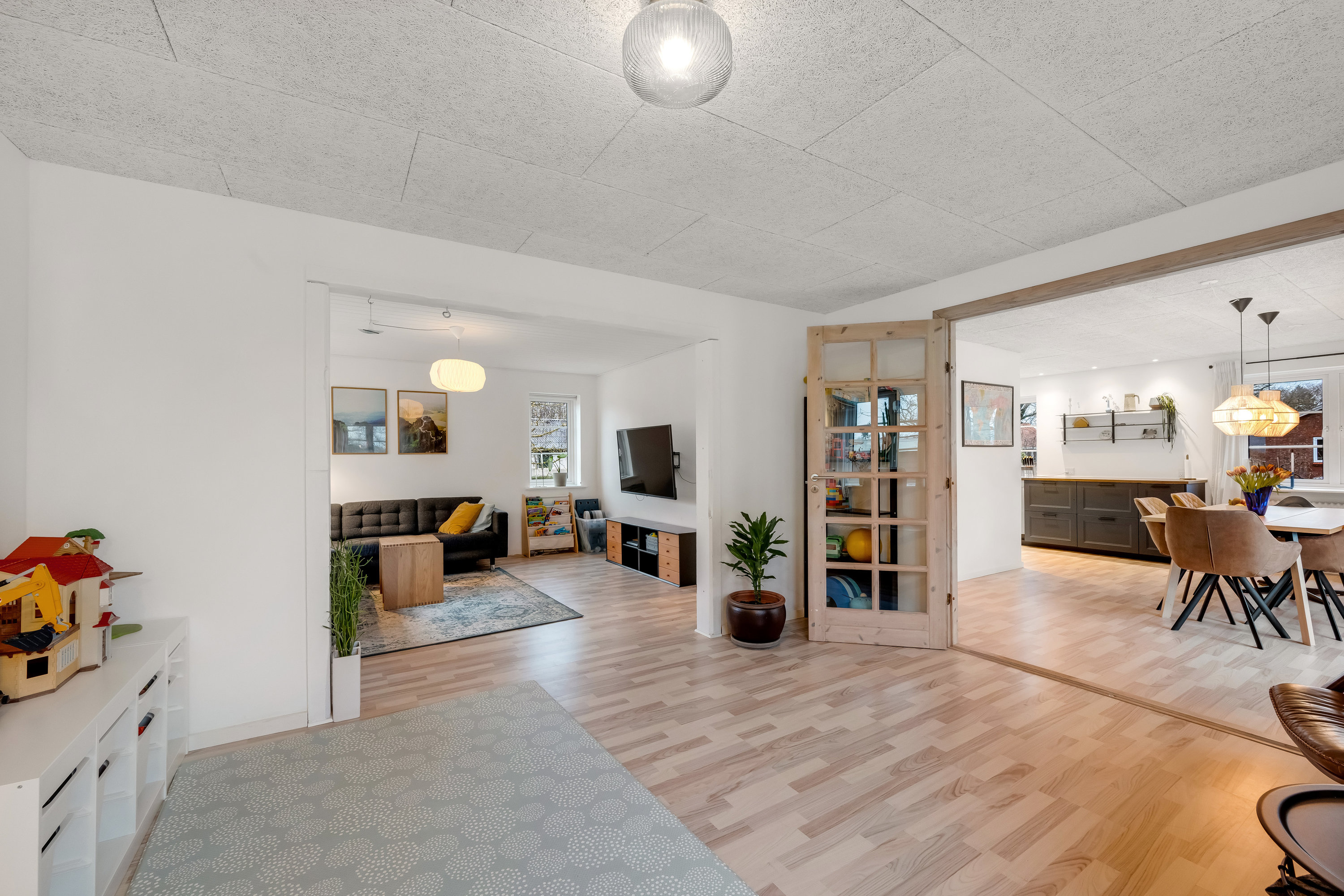 Fremhævet stue billede i fuldskærmstilstand. Billede af Lindevej 3, 6880 Tarm