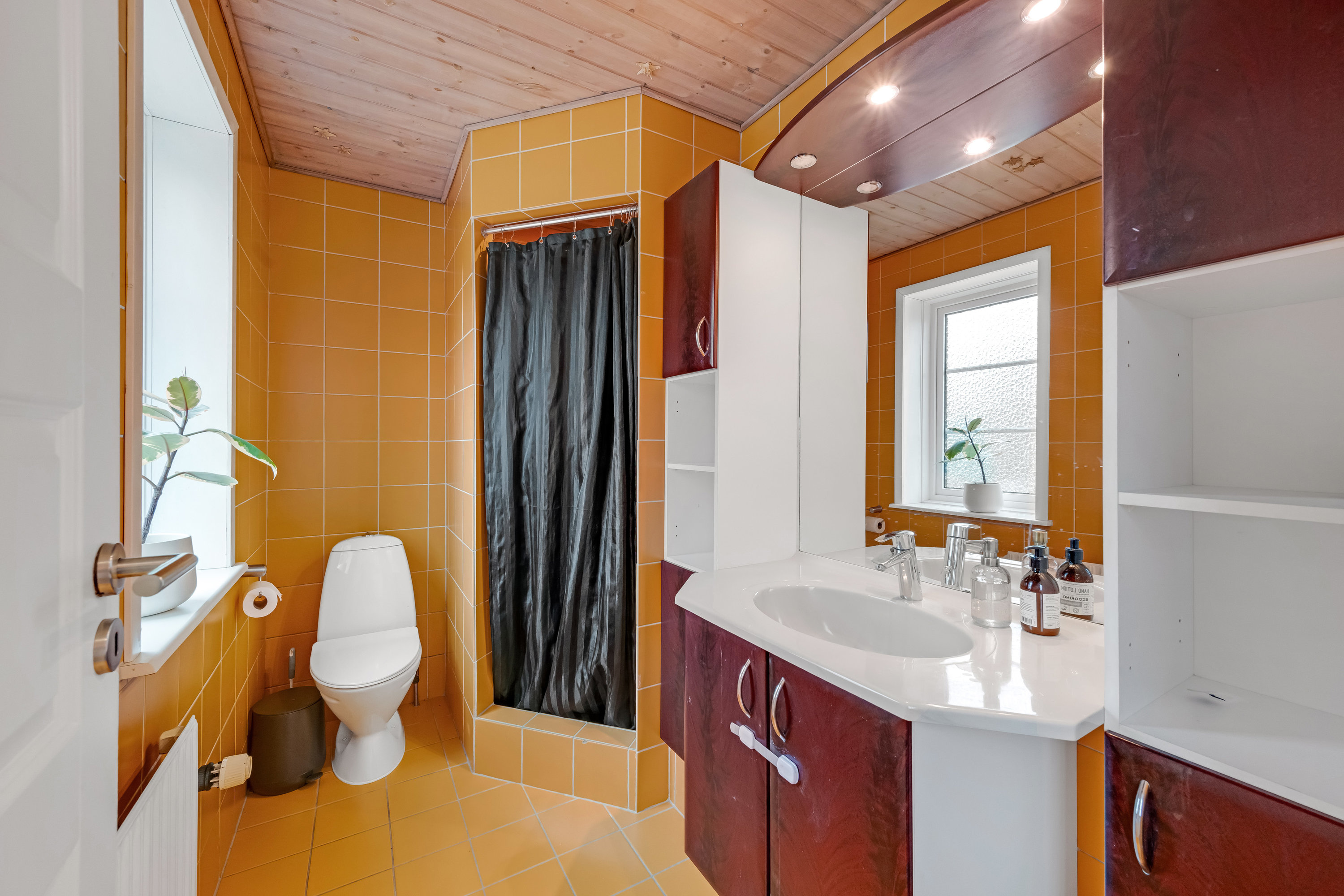 Fremhævet badeværelse billede i fuldskærmstilstand. Billede af Lindevej 3, 6880 Tarm