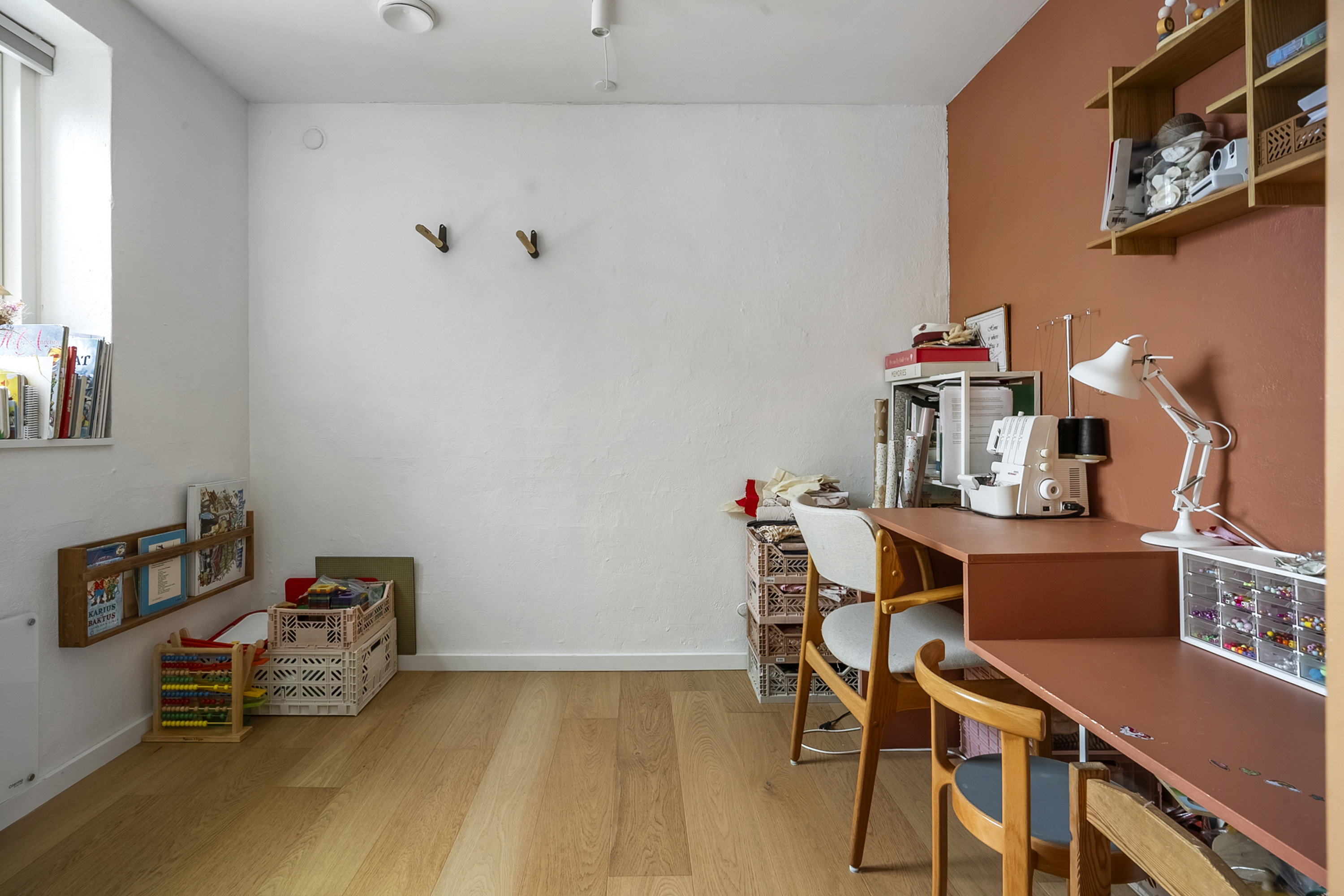 Fremhævet spisestue billede i fuldskærmstilstand. Billede af Skolegade 2A, Hou, 8300 Odder