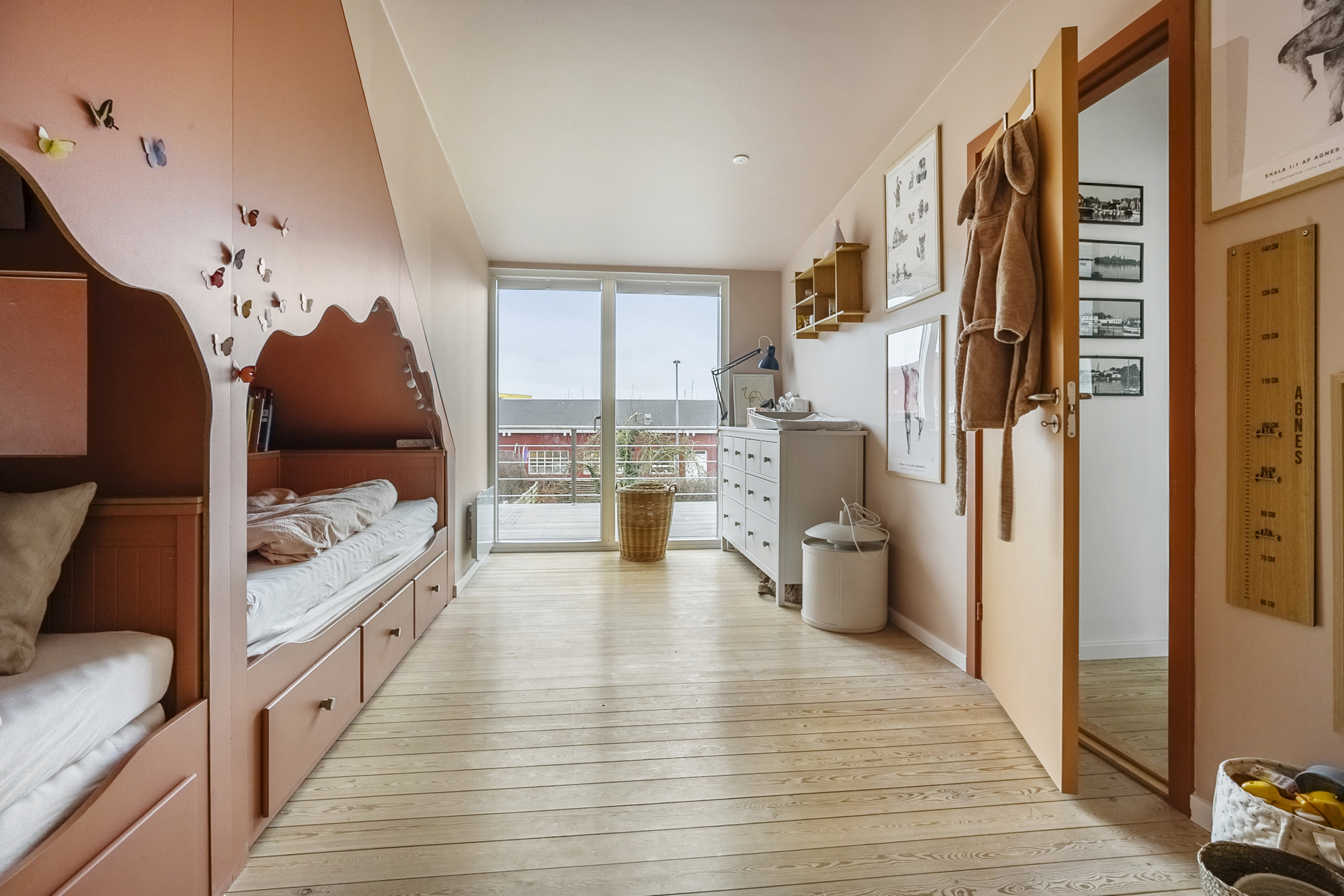 Fremhævet soveværelse billede i fuldskærmstilstand. Billede af Skolegade 2A, Hou, 8300 Odder