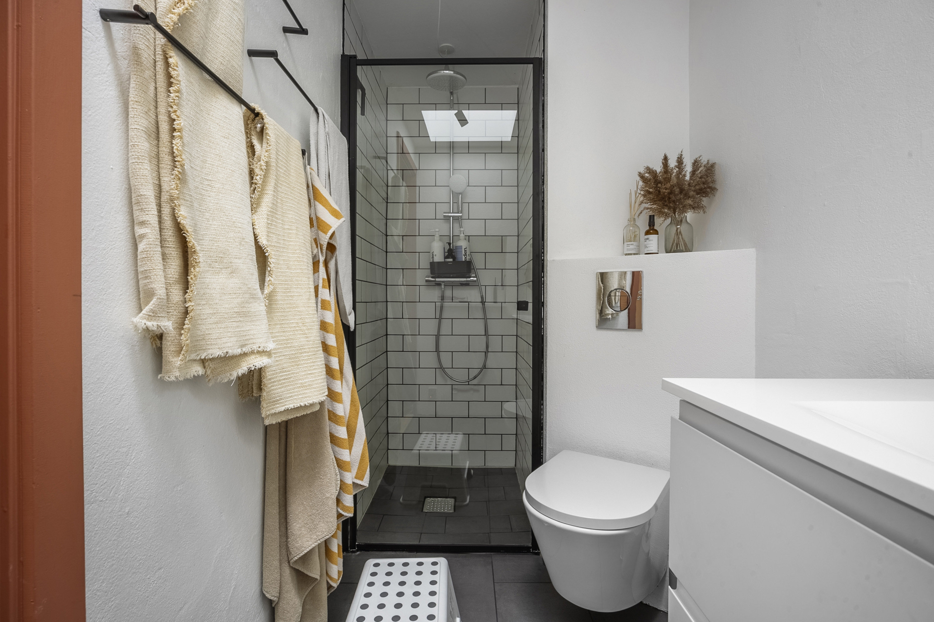 Fremhævet badeværelse billede i fuldskærmstilstand. Billede af Skolegade 2A, Hou, 8300 Odder