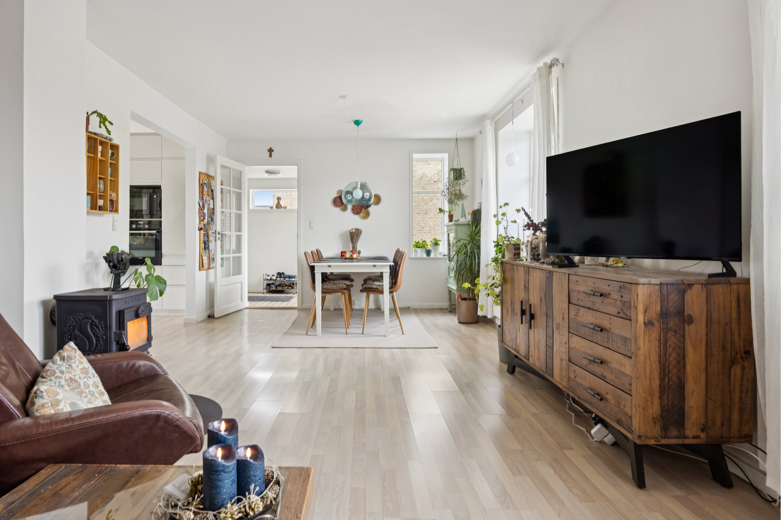 Fremhævet stue billede i fuldskærmstilstand. Billede af Højvangsvej 12, 9400 Nørresundby