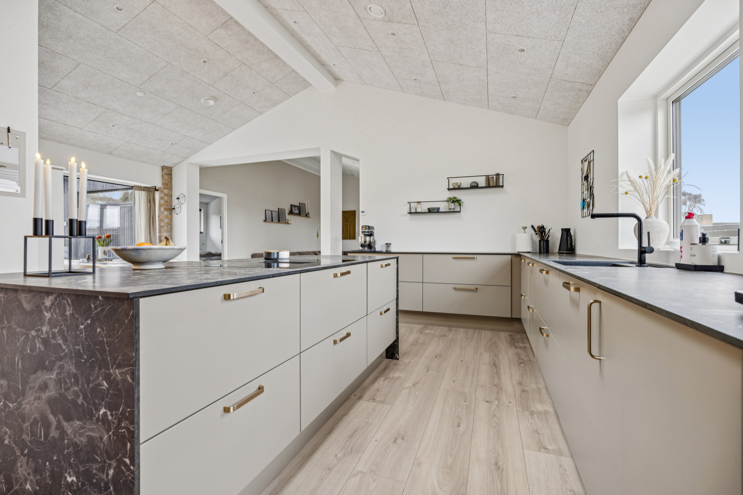 Fremhævet køkken billede i fuldskærmstilstand. Billede af Skovstjernevej 6, 9310 Vodskov