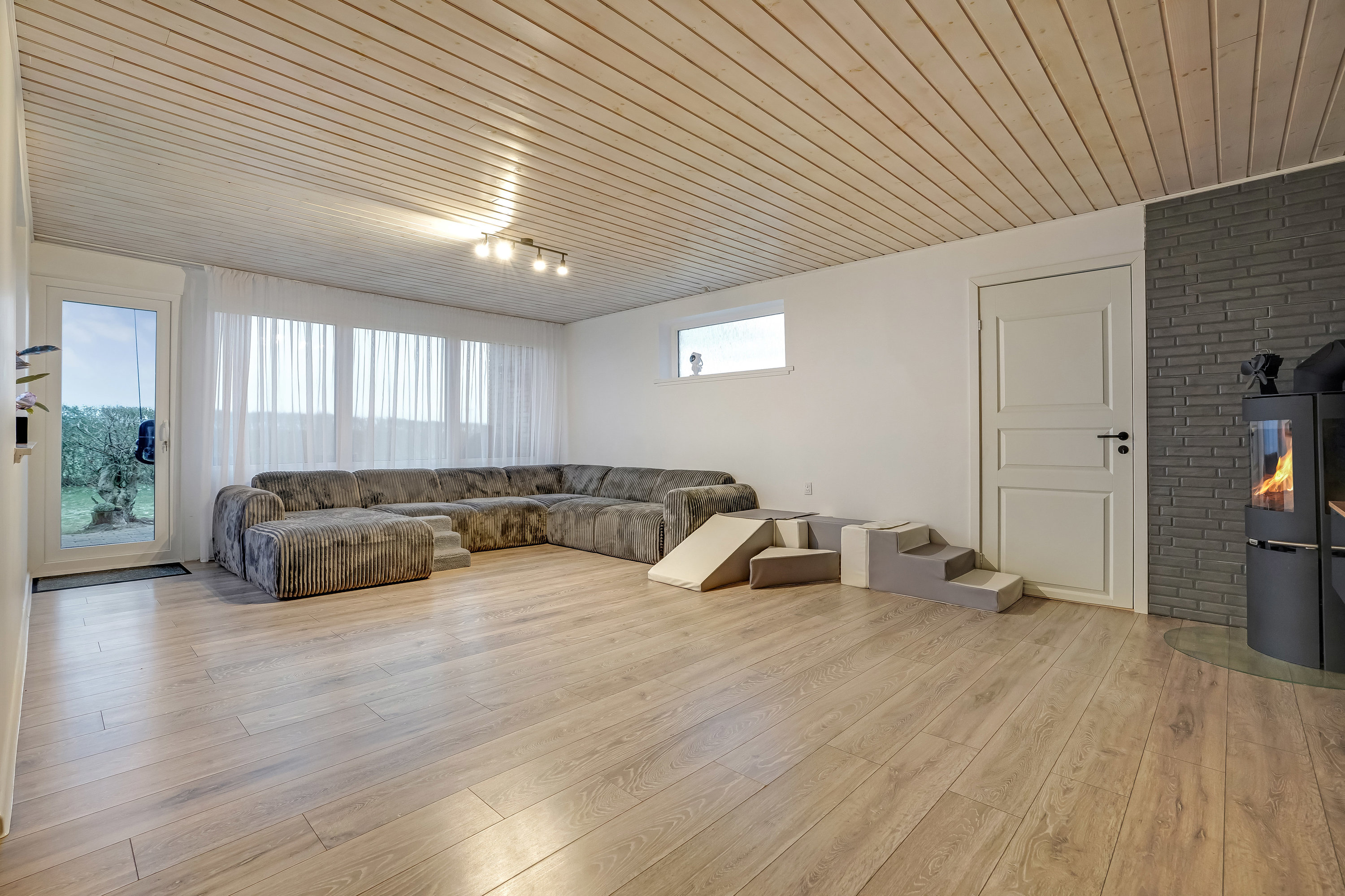 Fremhævet stue billede i fuldskærmstilstand. Billede af Ildvedvej 11, Ildved, 7300 Jelling