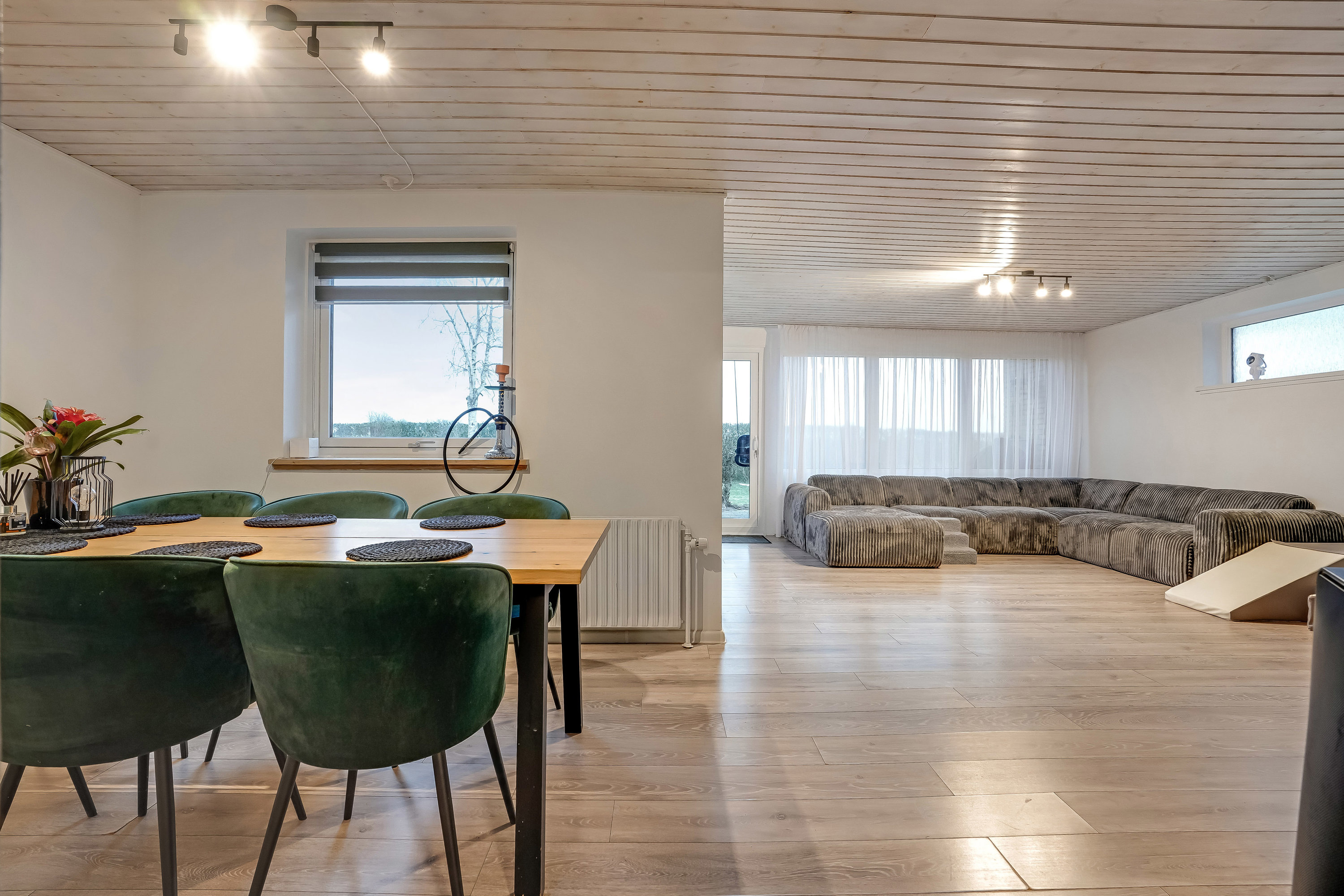 Fremhævet stue billede i fuldskærmstilstand. Billede af Ildvedvej 11, Ildved, 7300 Jelling