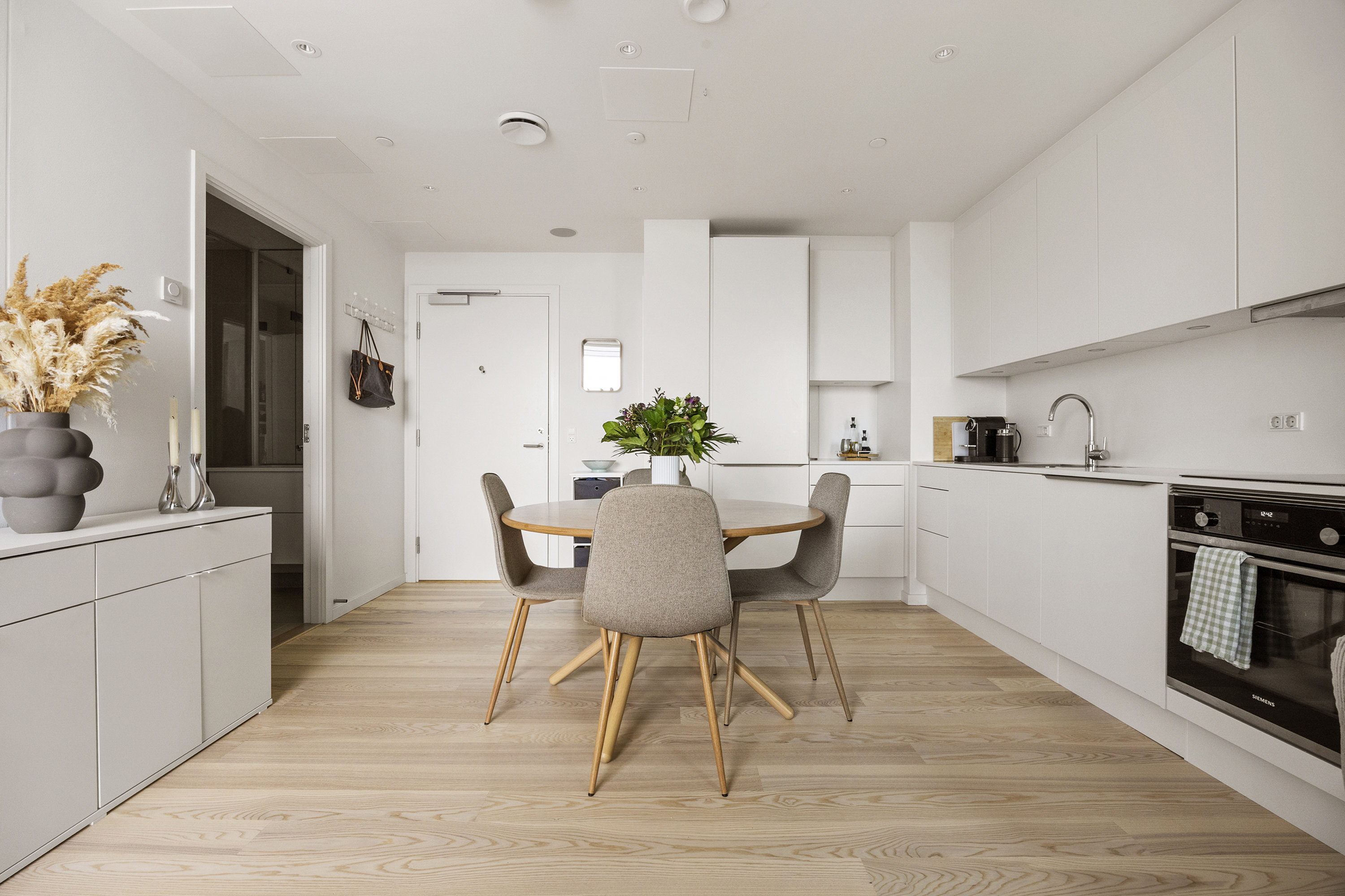 Fremhævet køkken billede i fuldskærmstilstand. Billede af Olivia Hansens Gade 4, 16. 2., 1799 København V