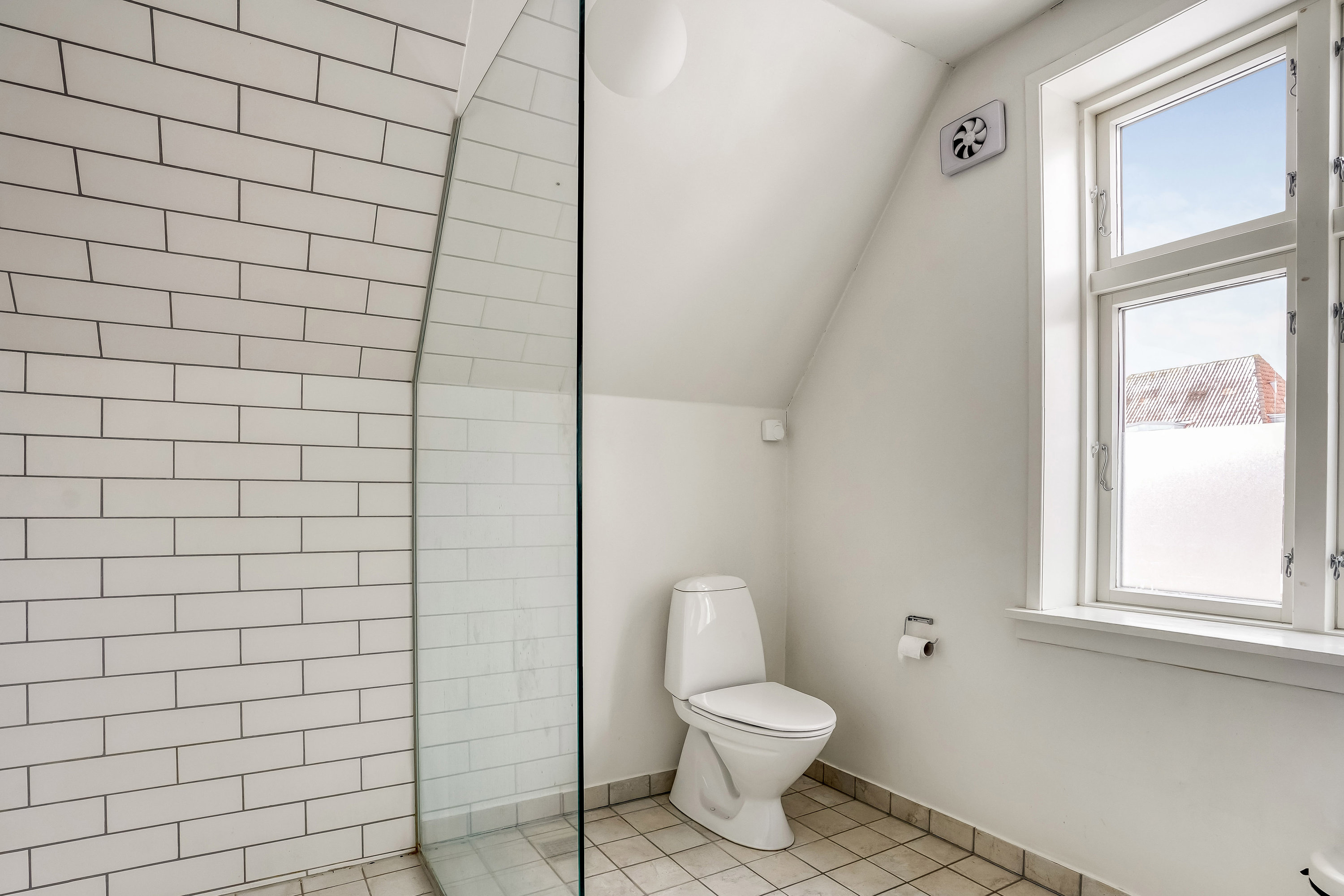 Fremhævet toilet billede i fuldskærmstilstand. Billede af Tesdorpfsvej 39, 5000 Odense C