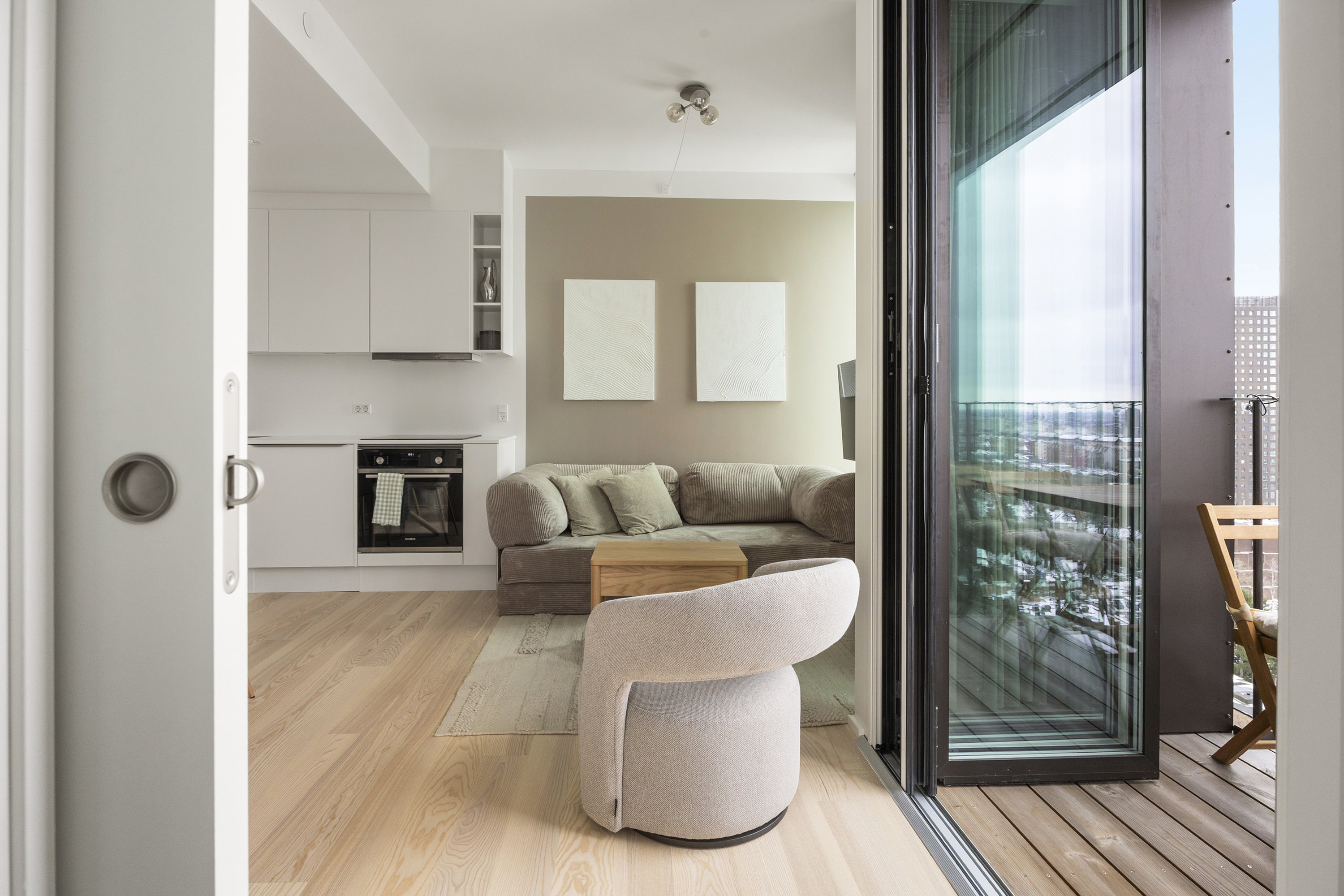 Fremhævet stue billede i fuldskærmstilstand. Billede af Olivia Hansens Gade 4, 16. 2., 1799 København V