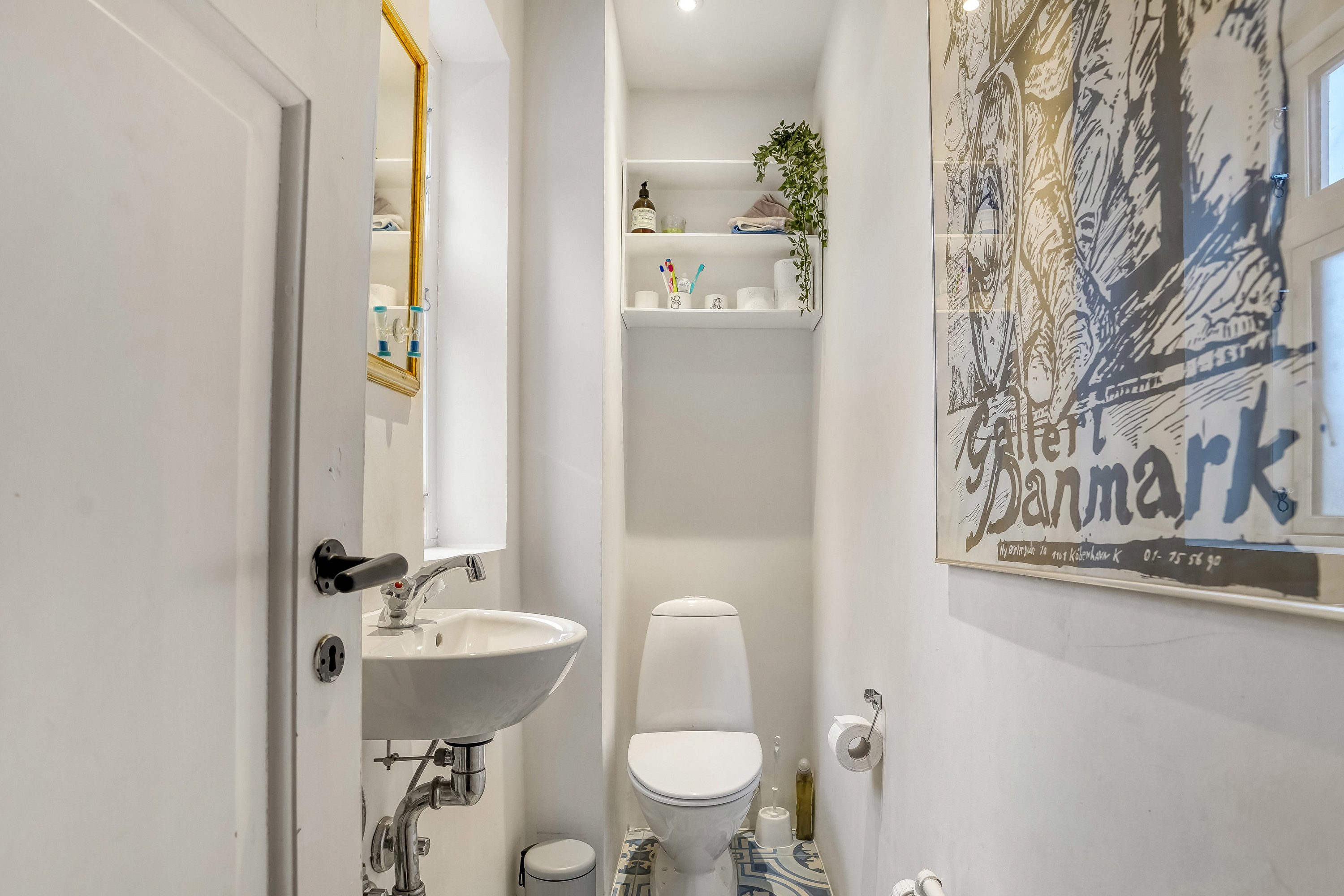 Fremhævet toilet billede i fuldskærmstilstand. Billede af Tesdorpfsvej 39, 5000 Odense C