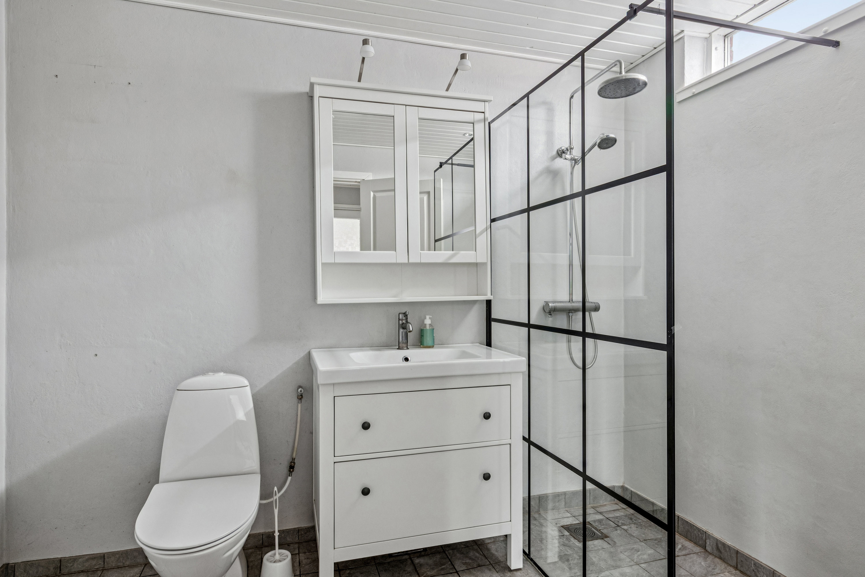 Fremhævet badeværelse - stuen billede i fuldskærmstilstand. Billede af Vidkærvej 14, Nørre Vissing, 8660 Skanderborg