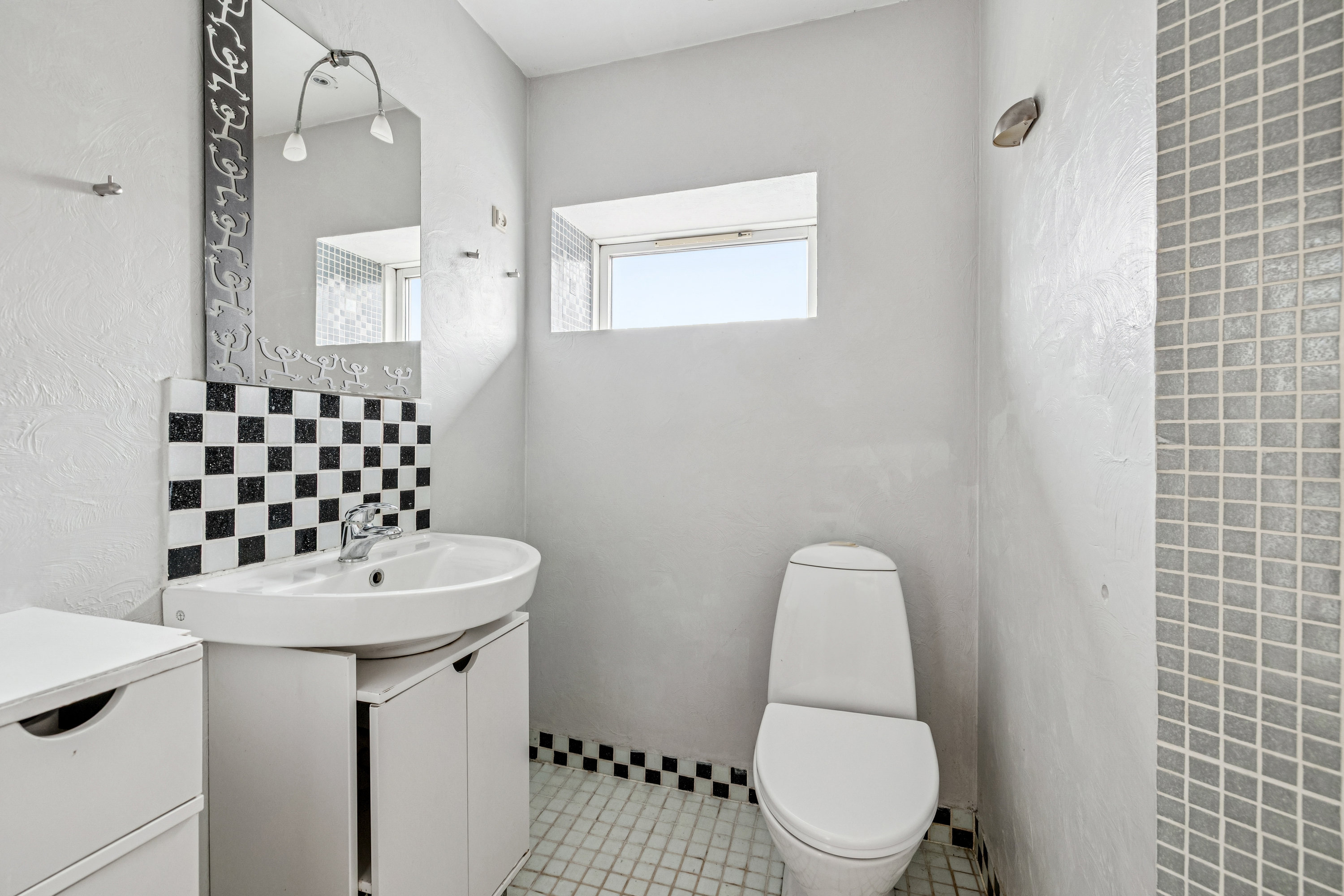 Fremhævet badeværelse - 1. sal billede i fuldskærmstilstand. Billede af Vidkærvej 14, Nørre Vissing, 8660 Skanderborg