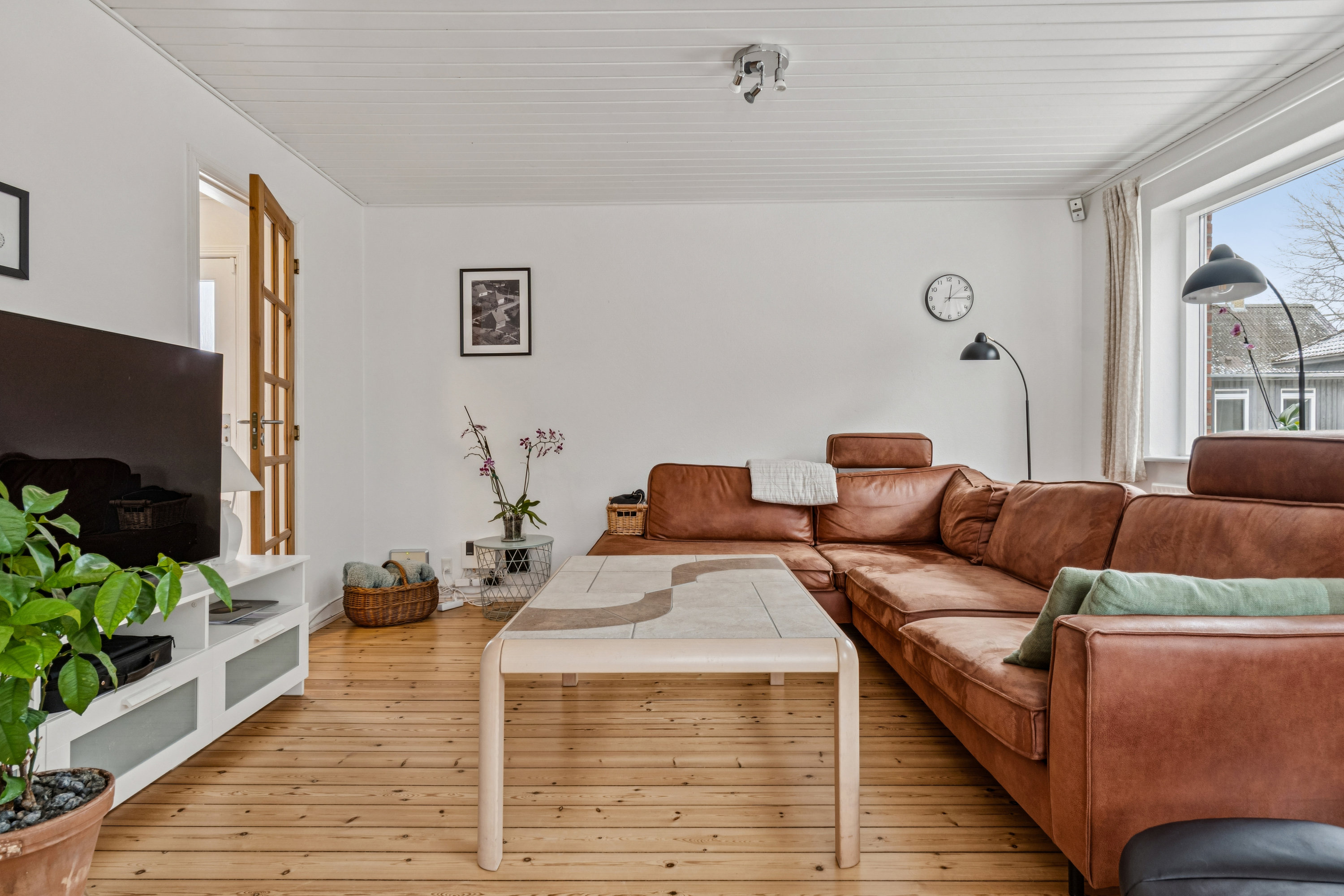 Fremhævet stue billede i fuldskærmstilstand. Billede af Hasselvænget 10, 5620 Glamsbjerg