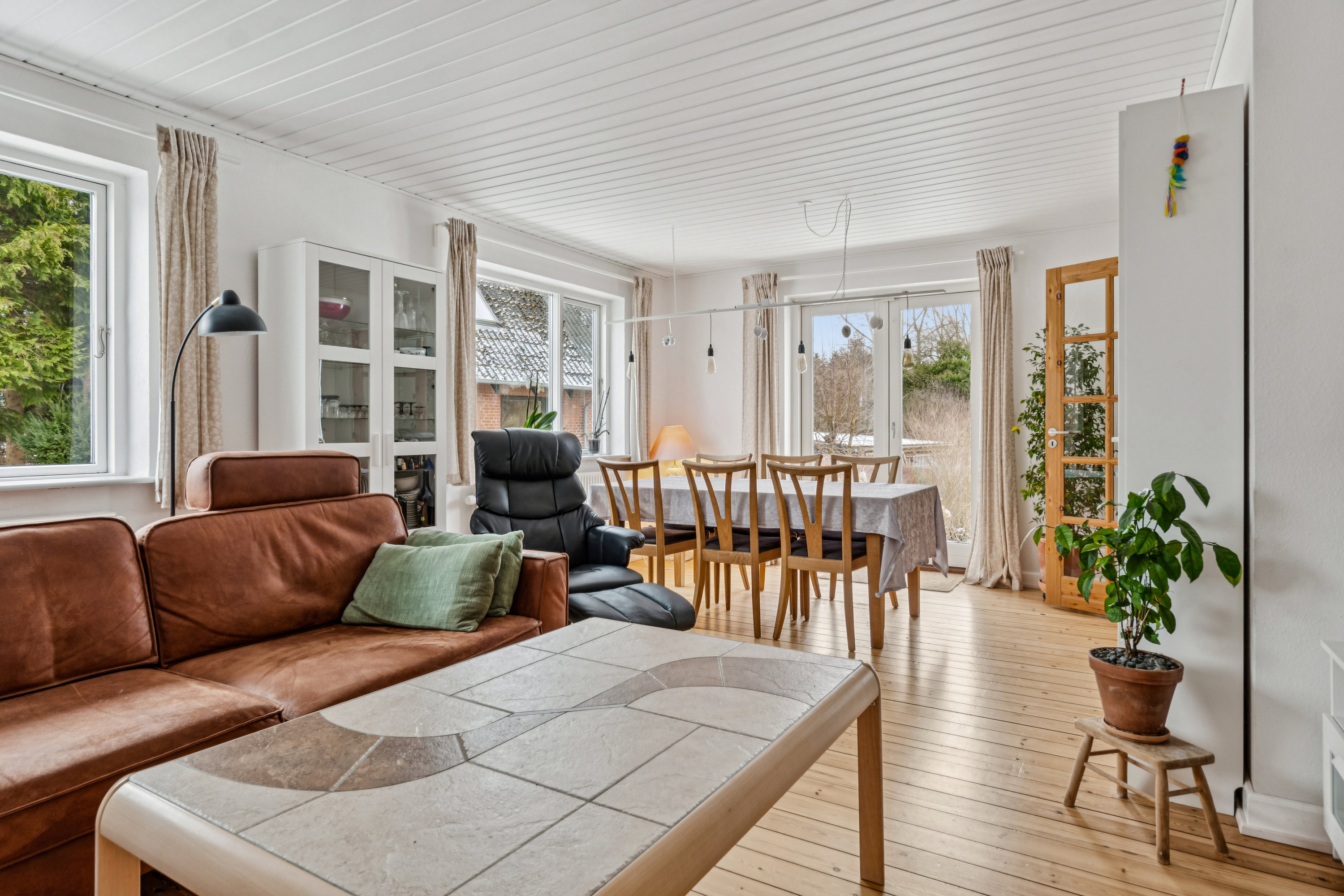 Fremhævet stue billede i fuldskærmstilstand. Billede af Hasselvænget 10, 5620 Glamsbjerg