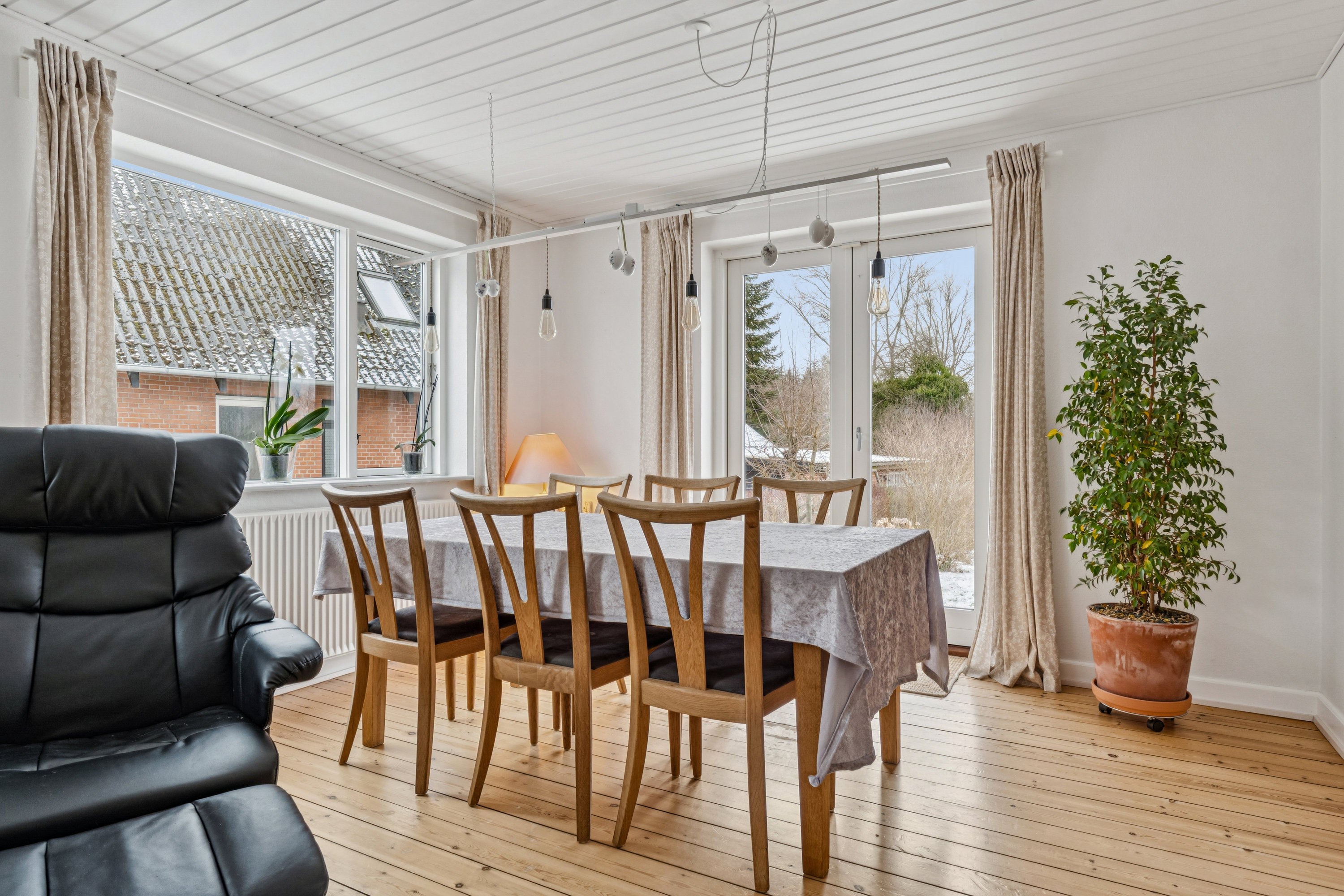 Fremhævet stue billede i fuldskærmstilstand. Billede af Hasselvænget 10, 5620 Glamsbjerg